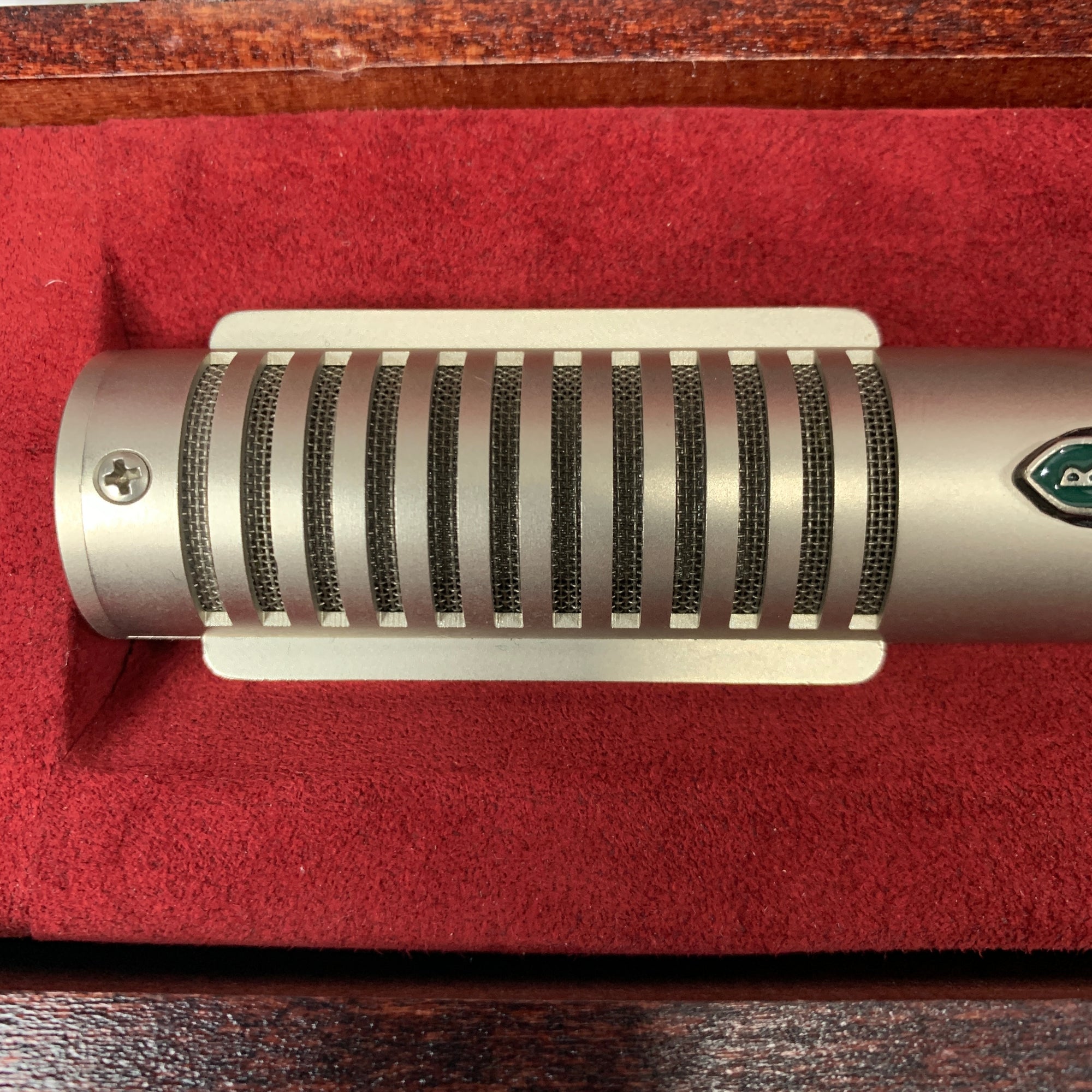 Royer R-121 Ribbon Microphone w/ Shock Mount