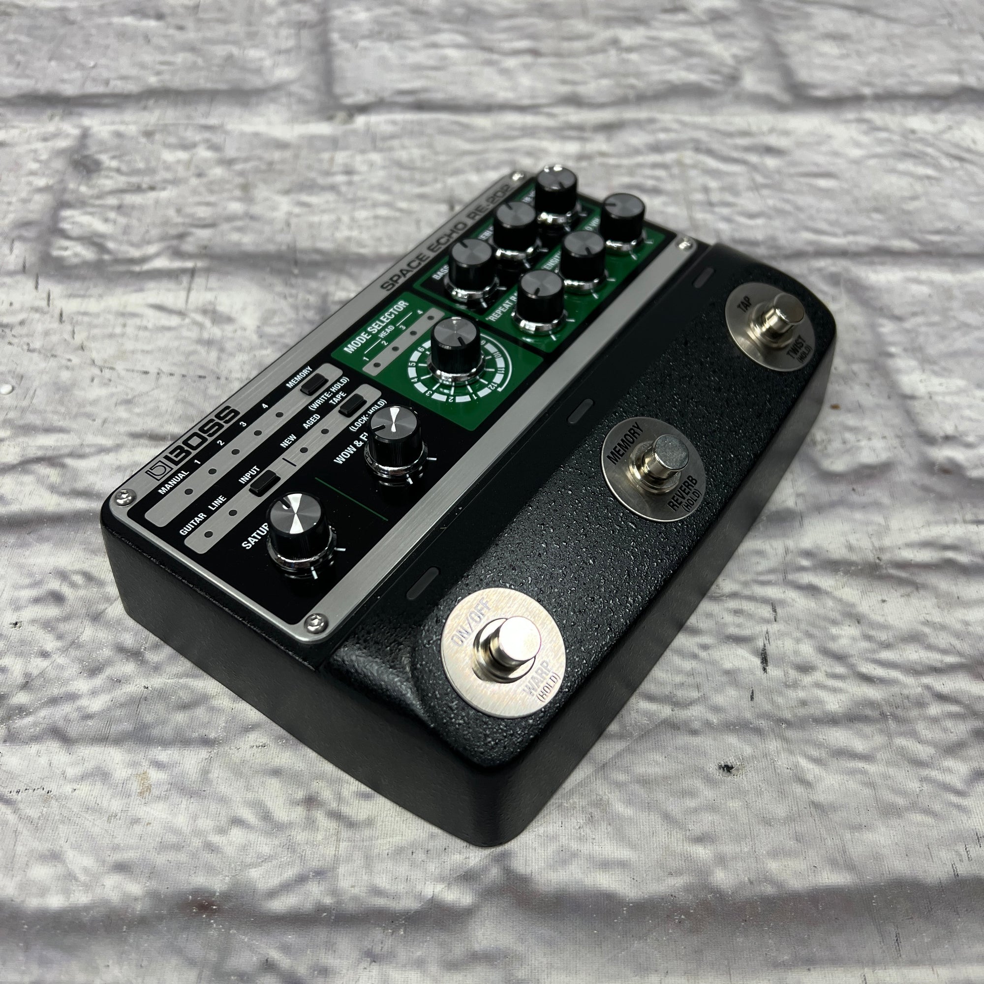 space echo pedal Boss RE-202 Space Echo Delay Pedal