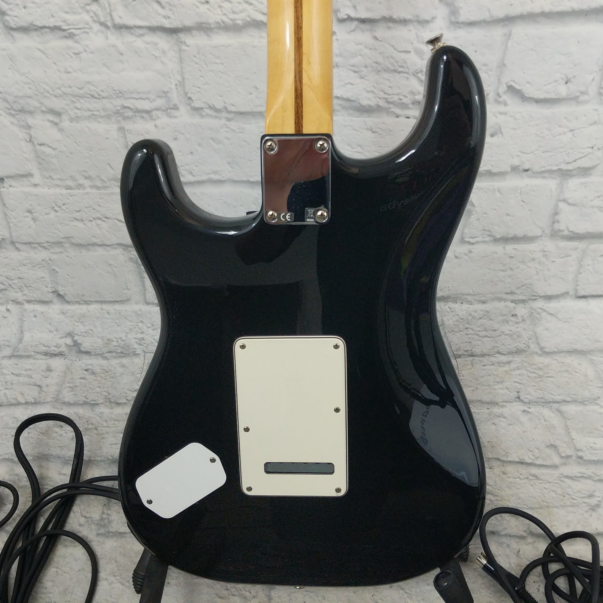 ** Fender Stratocaster with Roland GK pickup 1999 Black MIM w SKB Case