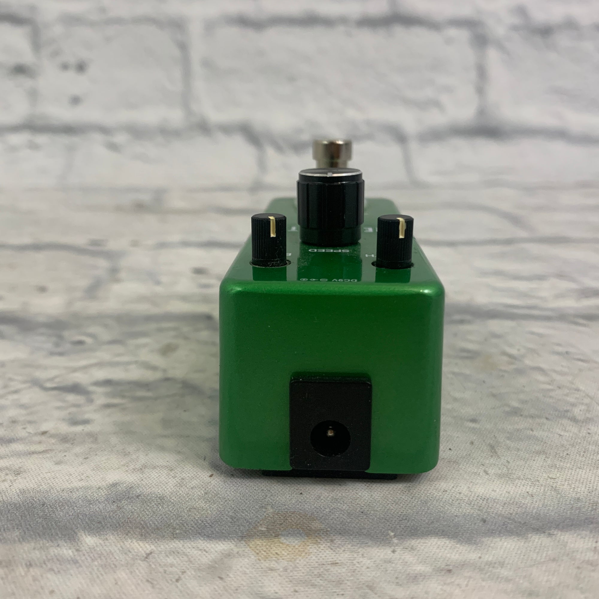 Rowin Trelicopter Tremolo Pedal w/ box