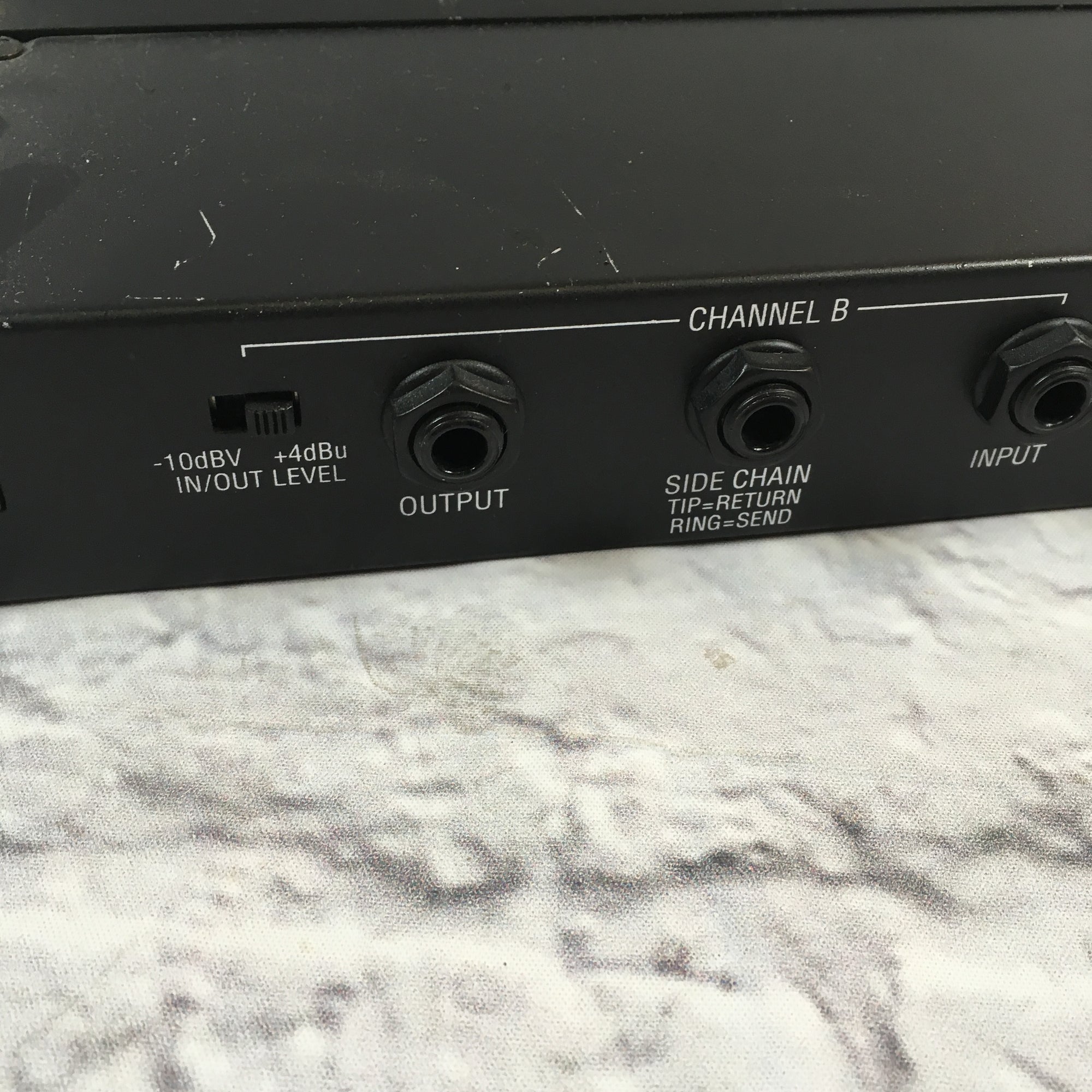 ○ Alesis 3630 Compressor 改造品 良い音です - メルカリ