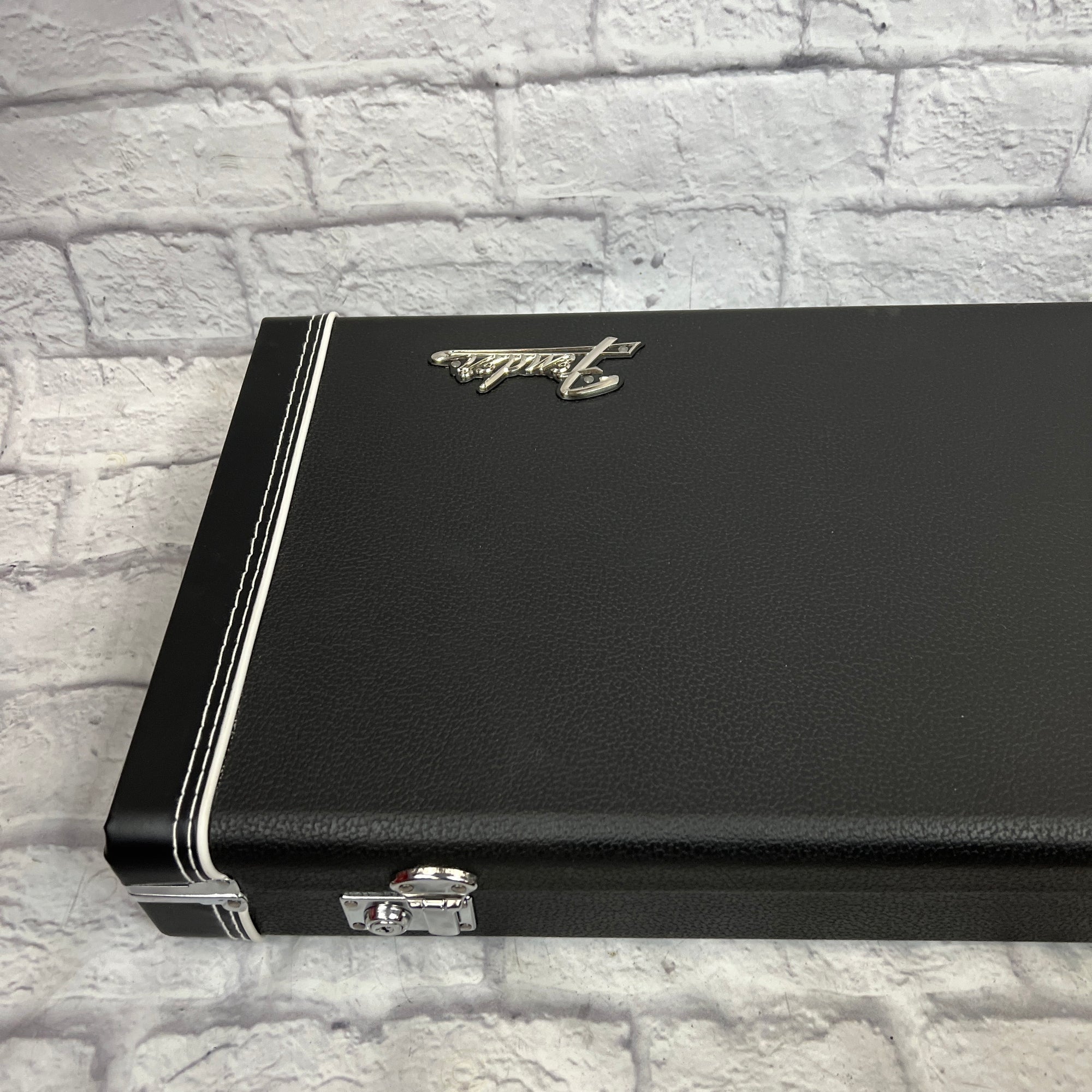 Fender Classic Series Hard Shell Case for Strat or Telecaster