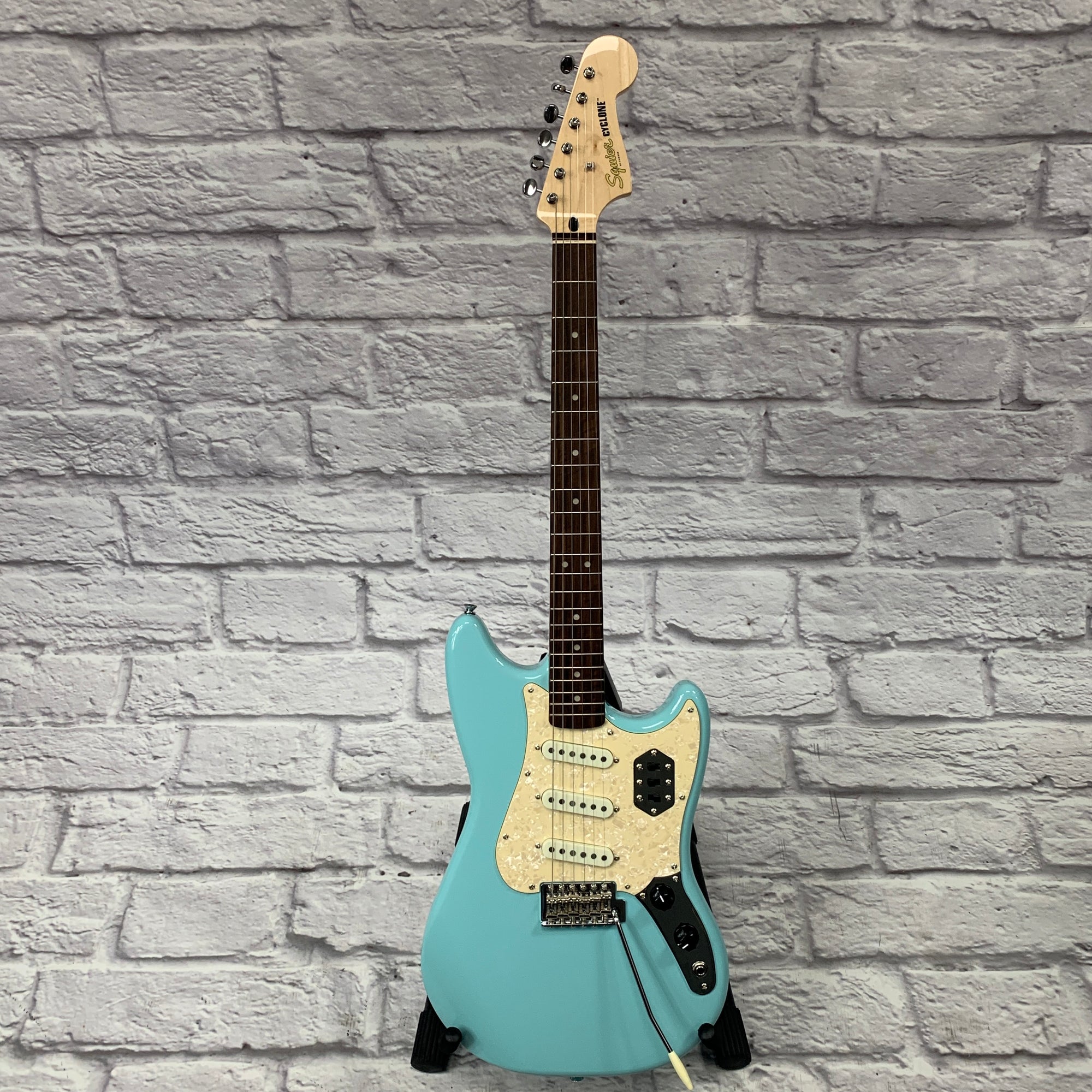 Squier Paranormal Cyclone Daphne Blue - Evolution Music