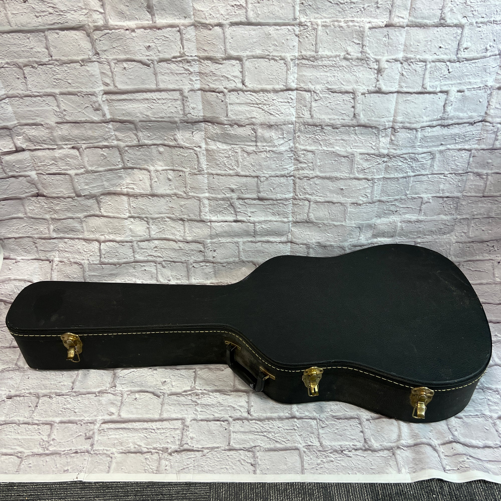 Unknown Acoustic Guitar Hard Shell Case