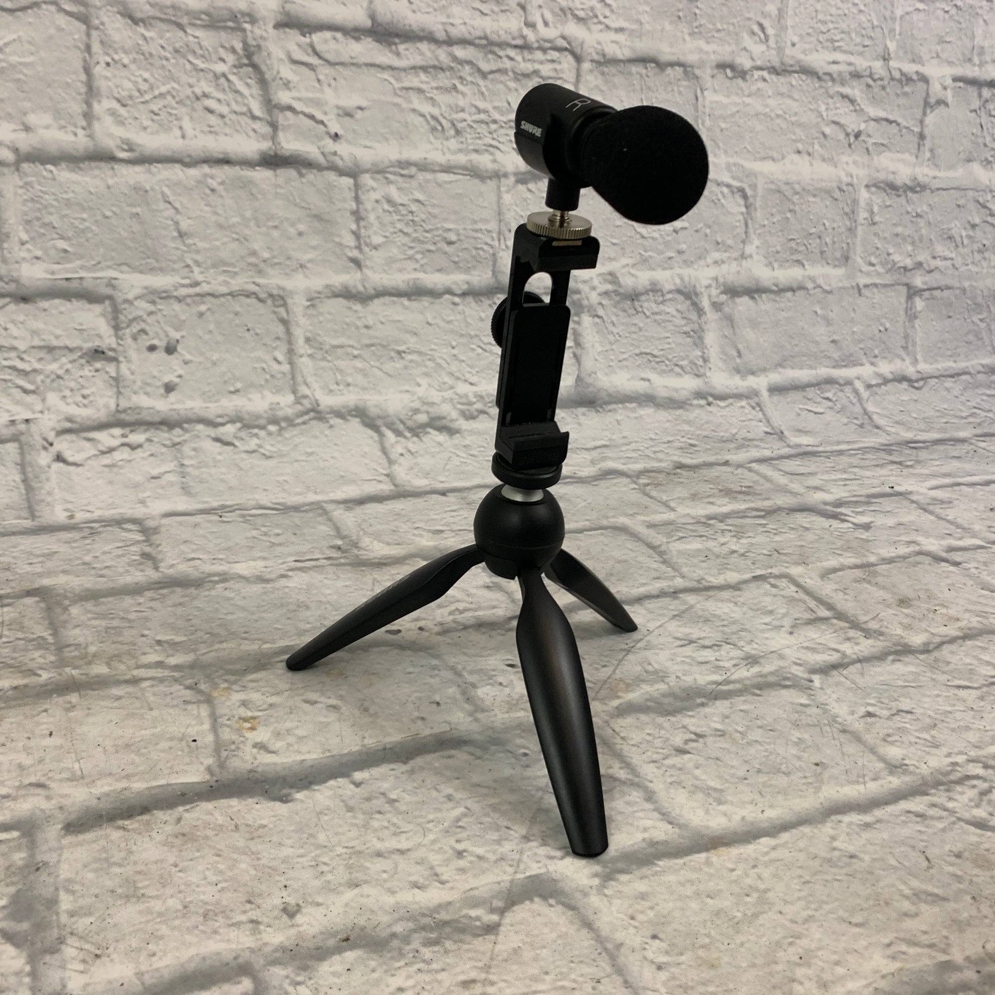 Shure MOTIV MV88+ Video Kit with iOS / USB Condenser Microphone