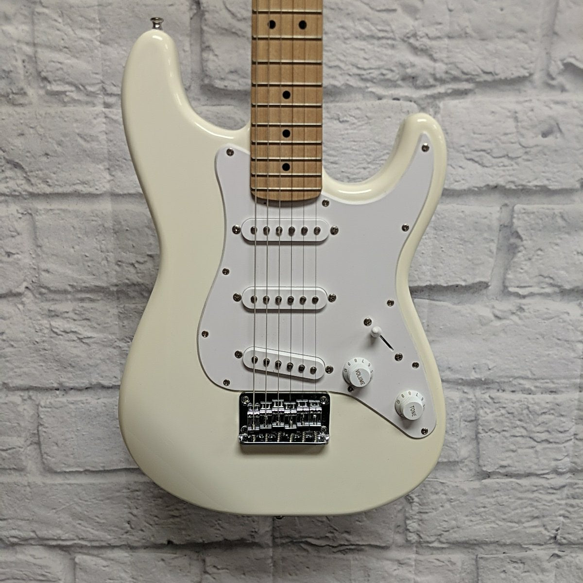 Fender Squier Mini Electric Guitar - White - Evolution Music