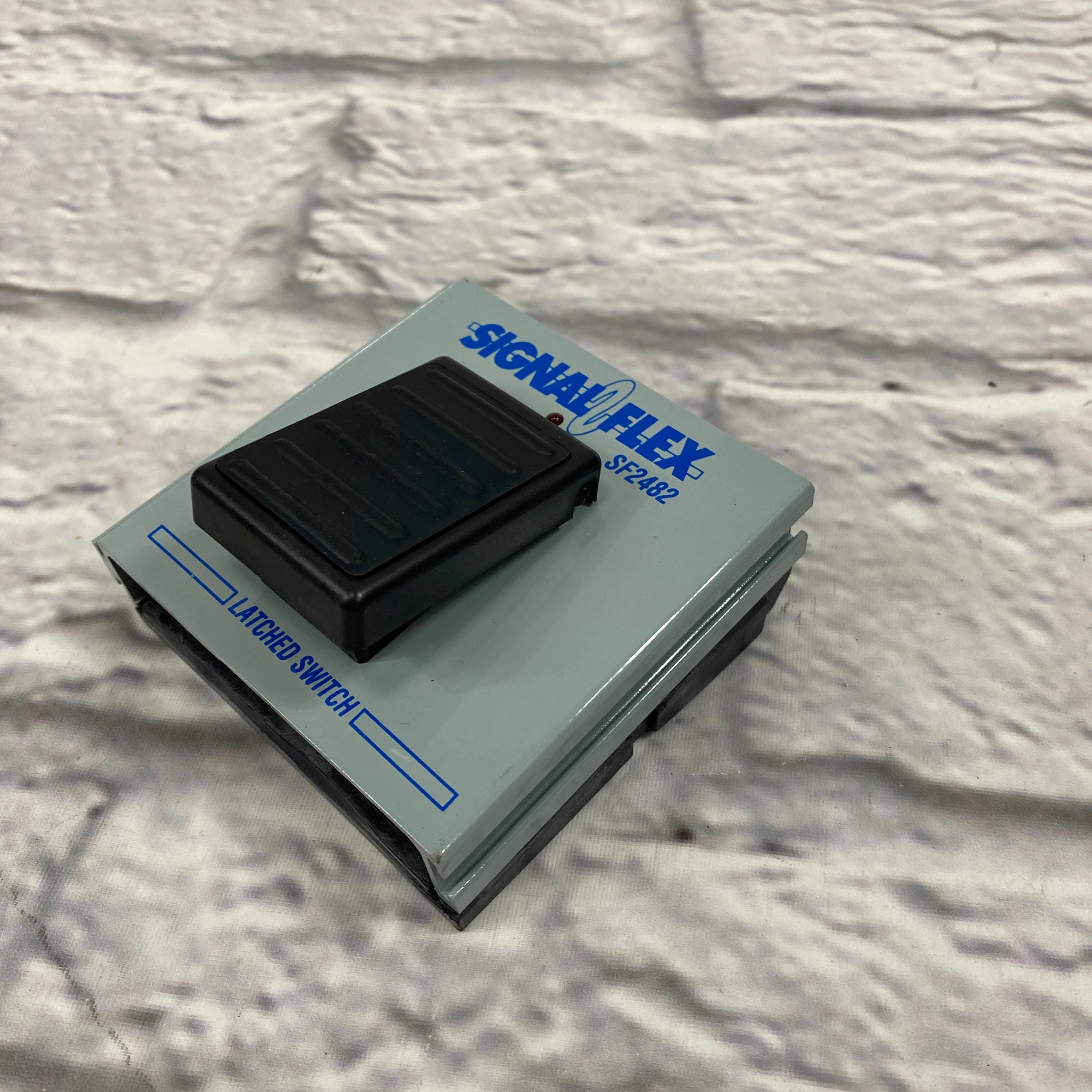 Signal Flex Latched Footswitch
