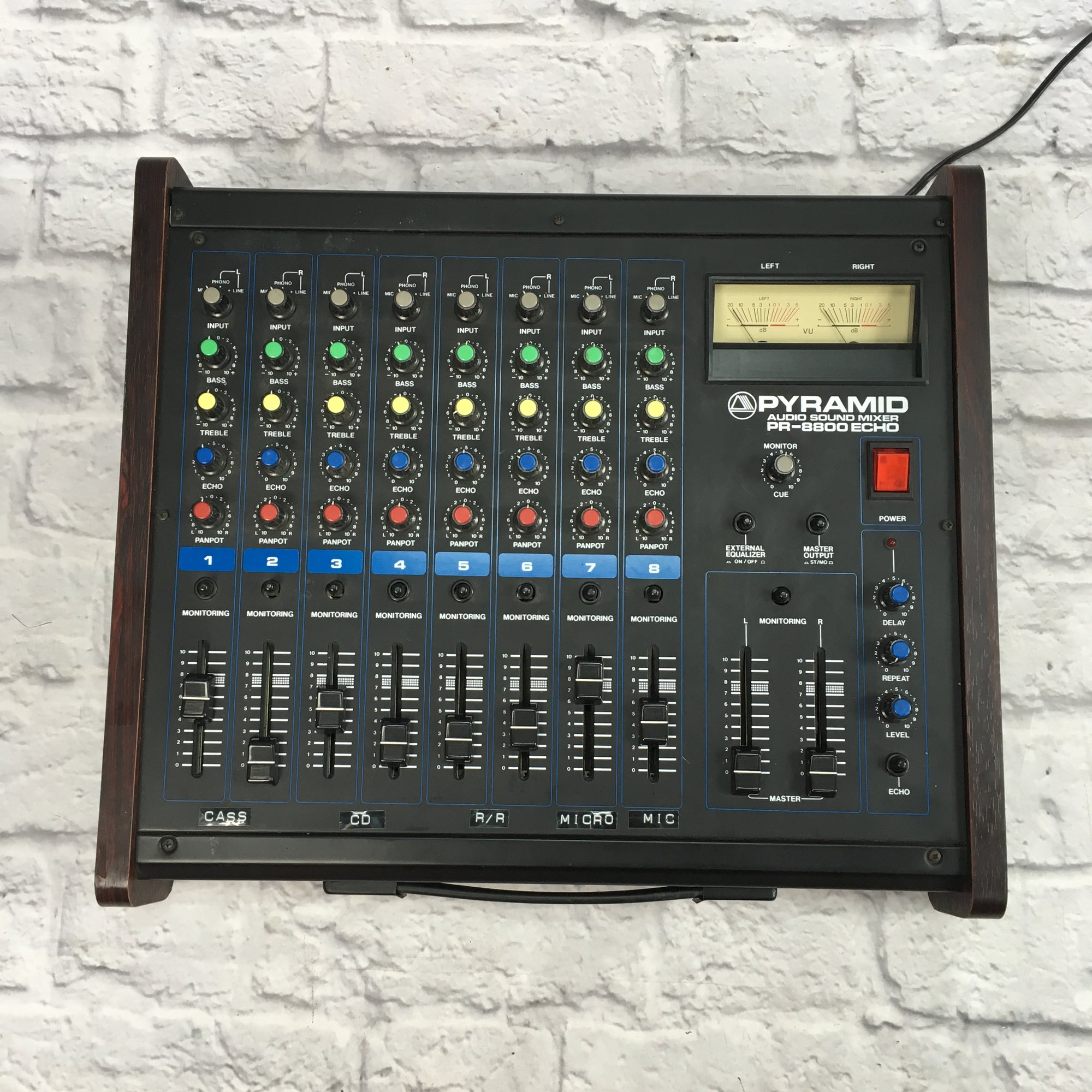 Pyramid PR-8800 Echo 8 Channel Passive Mixer