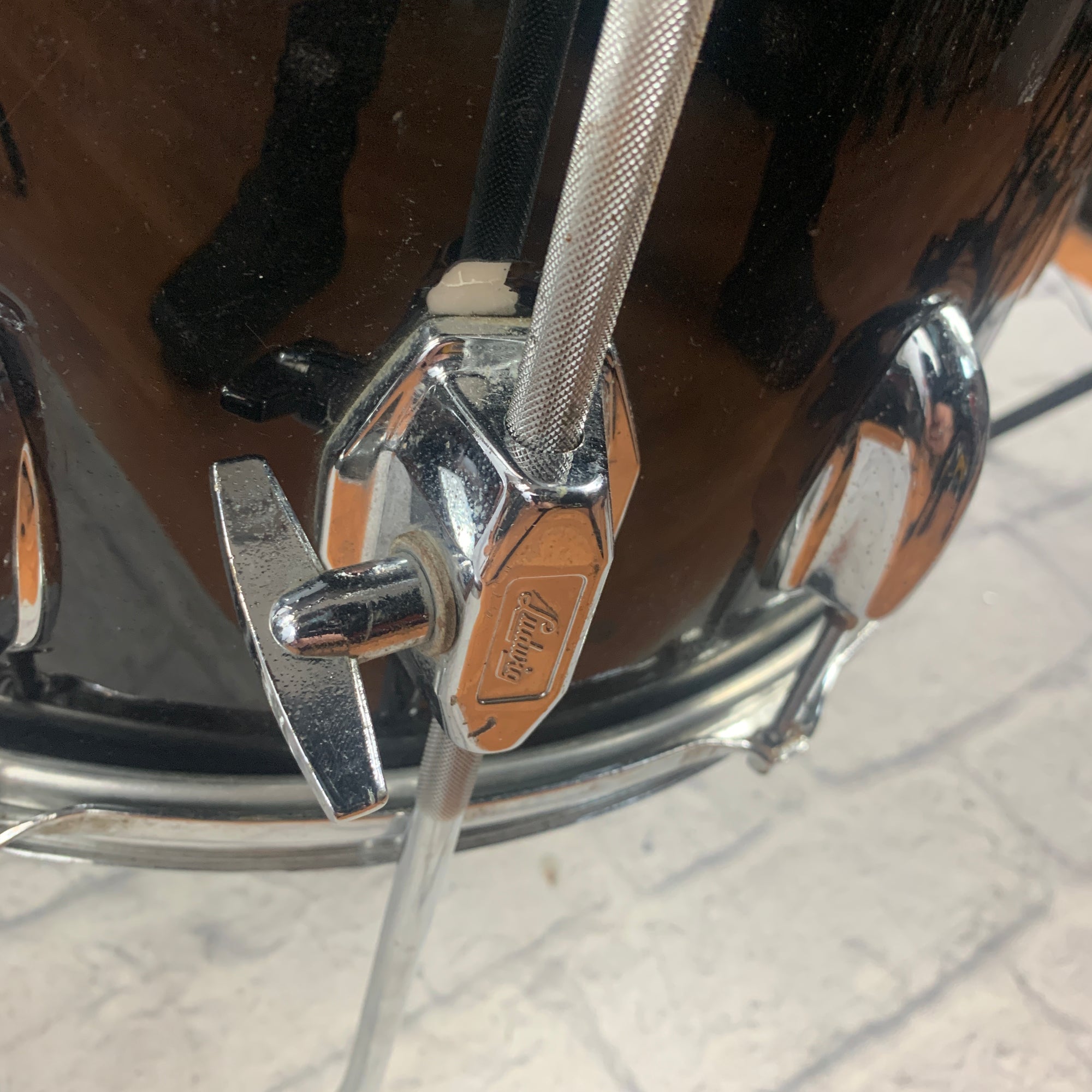 Ludwig Rocker 16 Floor Tom B/W Badge Floor Tom