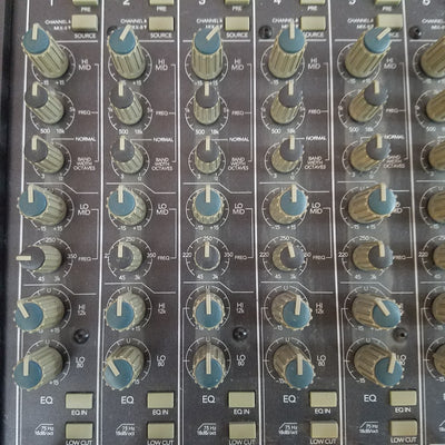 Mackie 32x8 8-Bus 32 Channel Analog Mixer with Power Supply