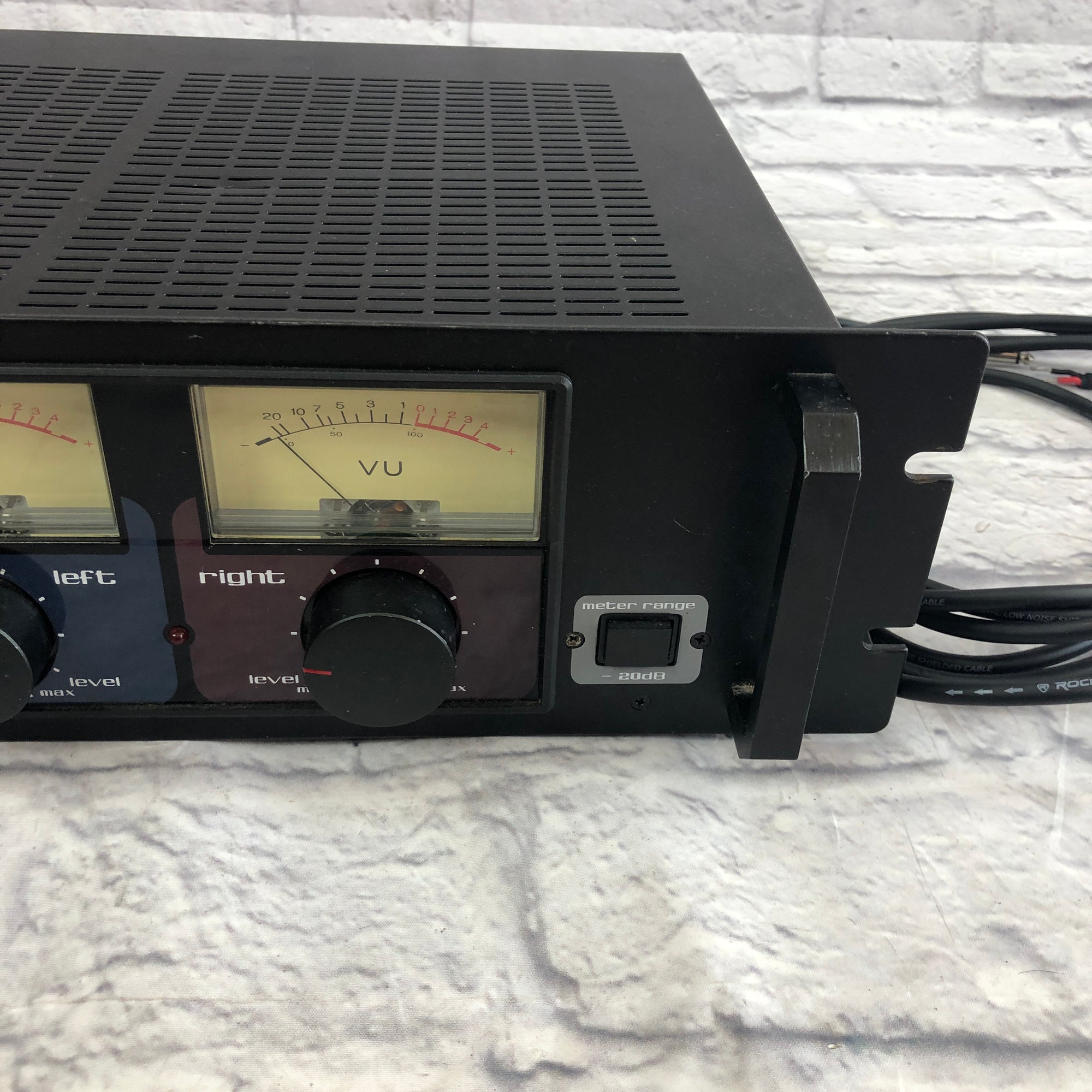 Pyramid PA800X Solid State Power Amp w/Speaker Wire