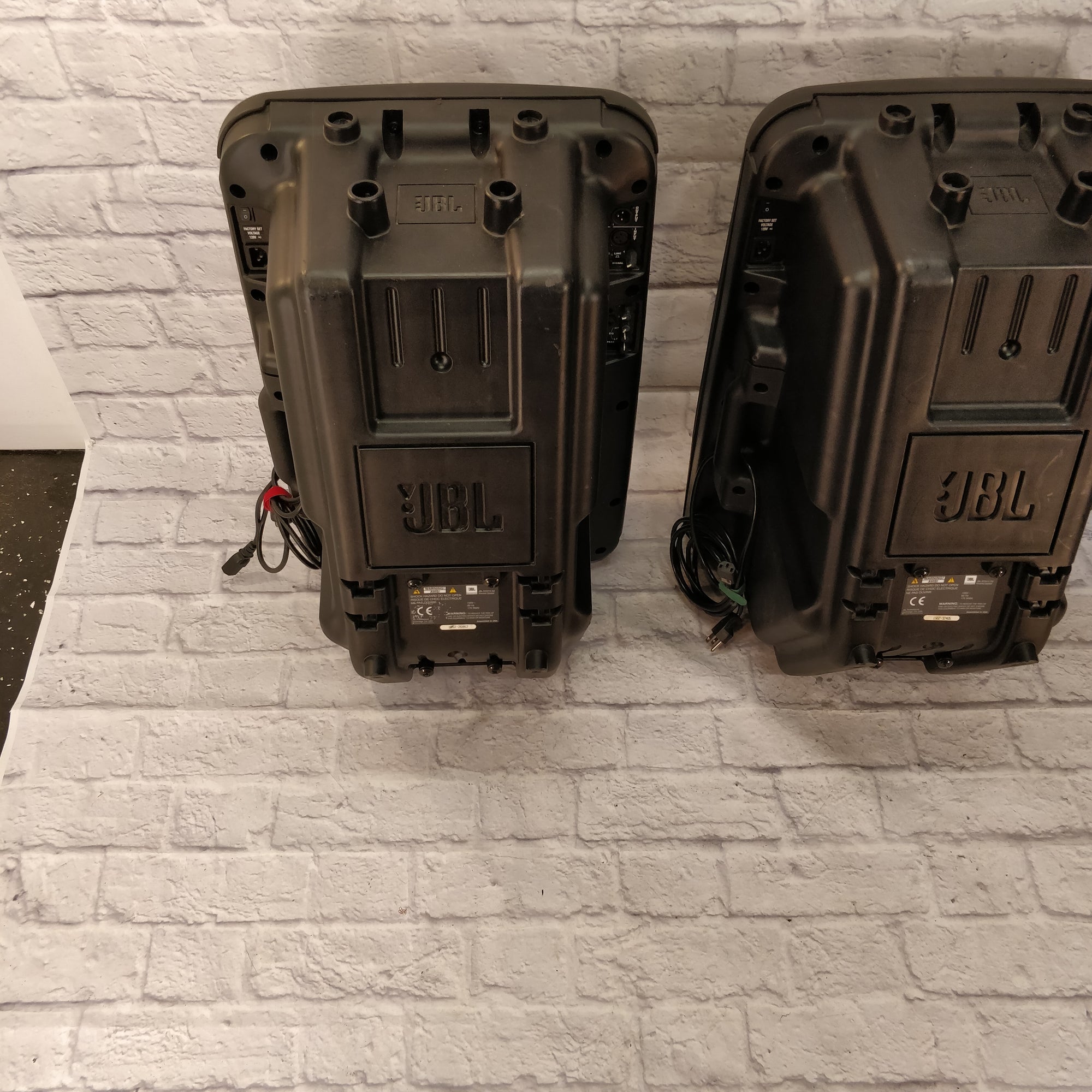 JBL Eon15 G2 Powered Speaker Pair w Soft Cases