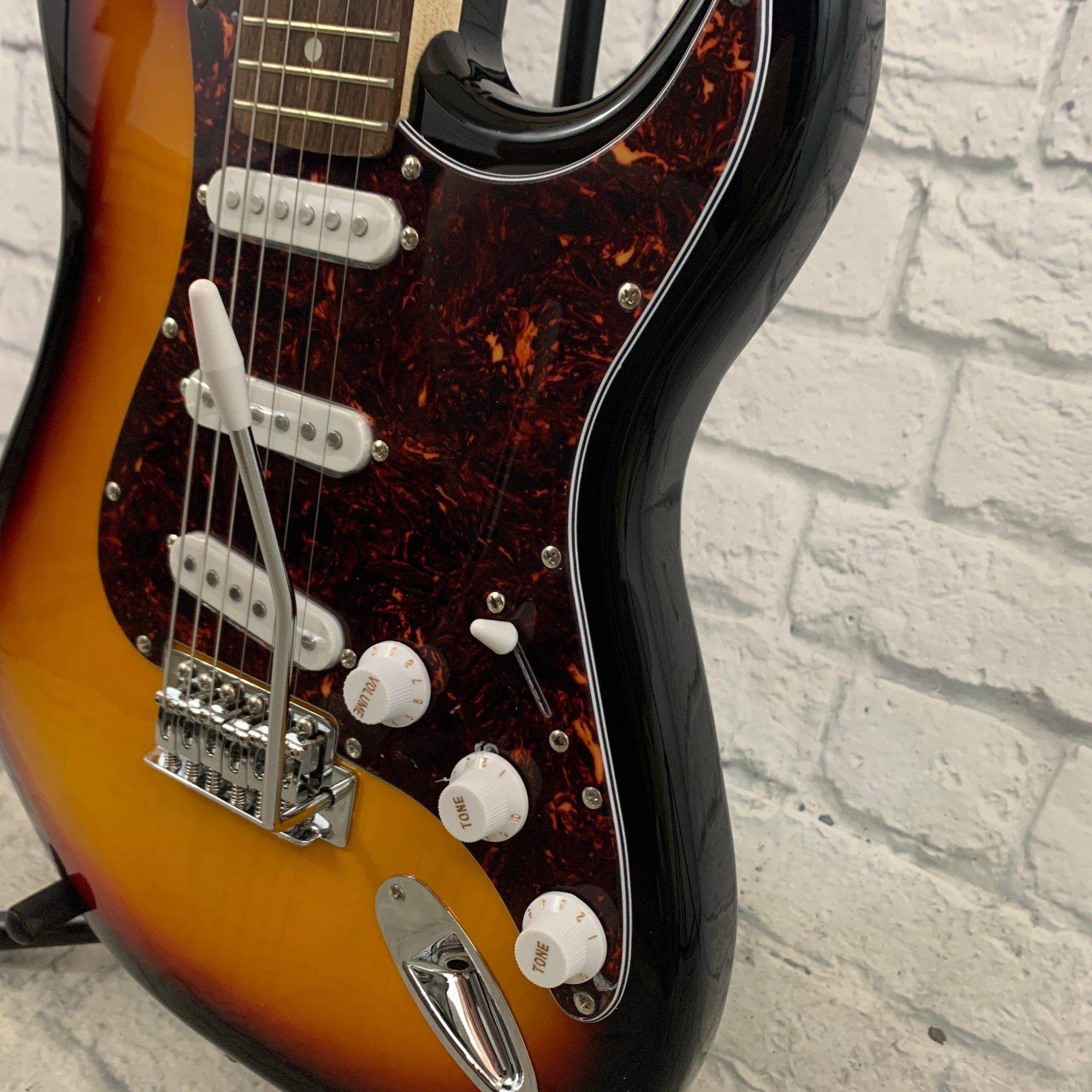 Nashville Guitar Works 130 Double Cutaway - Sunburst, Rosewood Fretboard