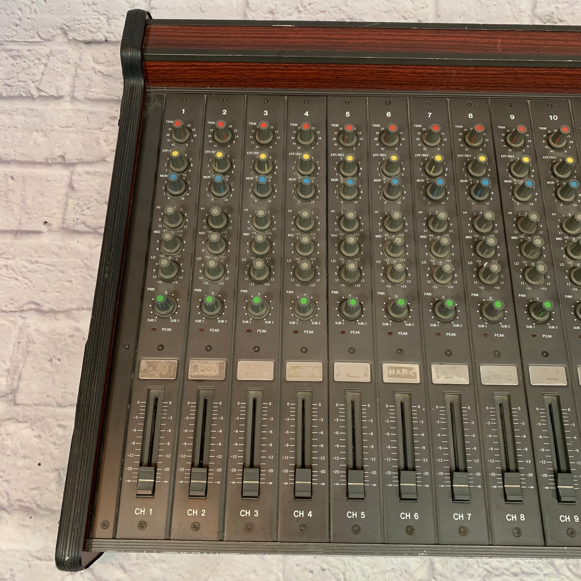 KMD MC-1602 16 Channel Stereo Mixer