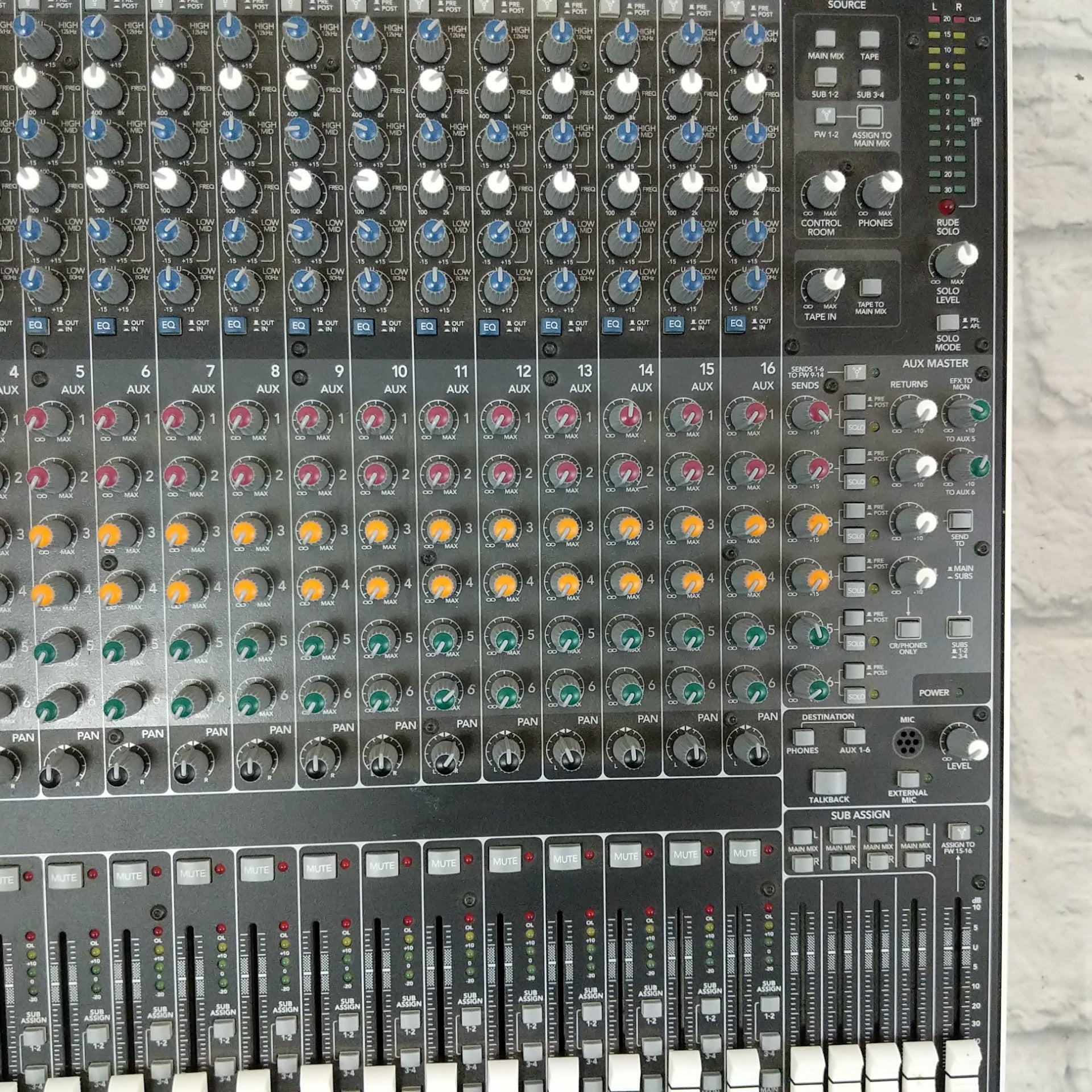 Mackie Onyx 1640i 16-Channel 4-Bus Firewire Analog Mixer
