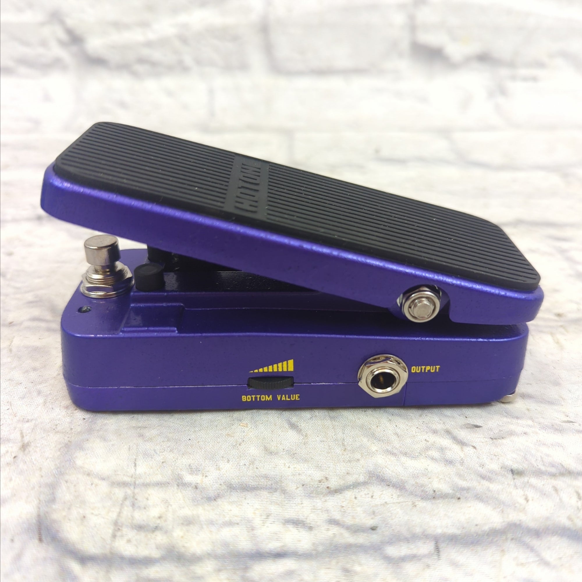 Hotone Vow Press Switchable Volume/Wah - Evolution Music