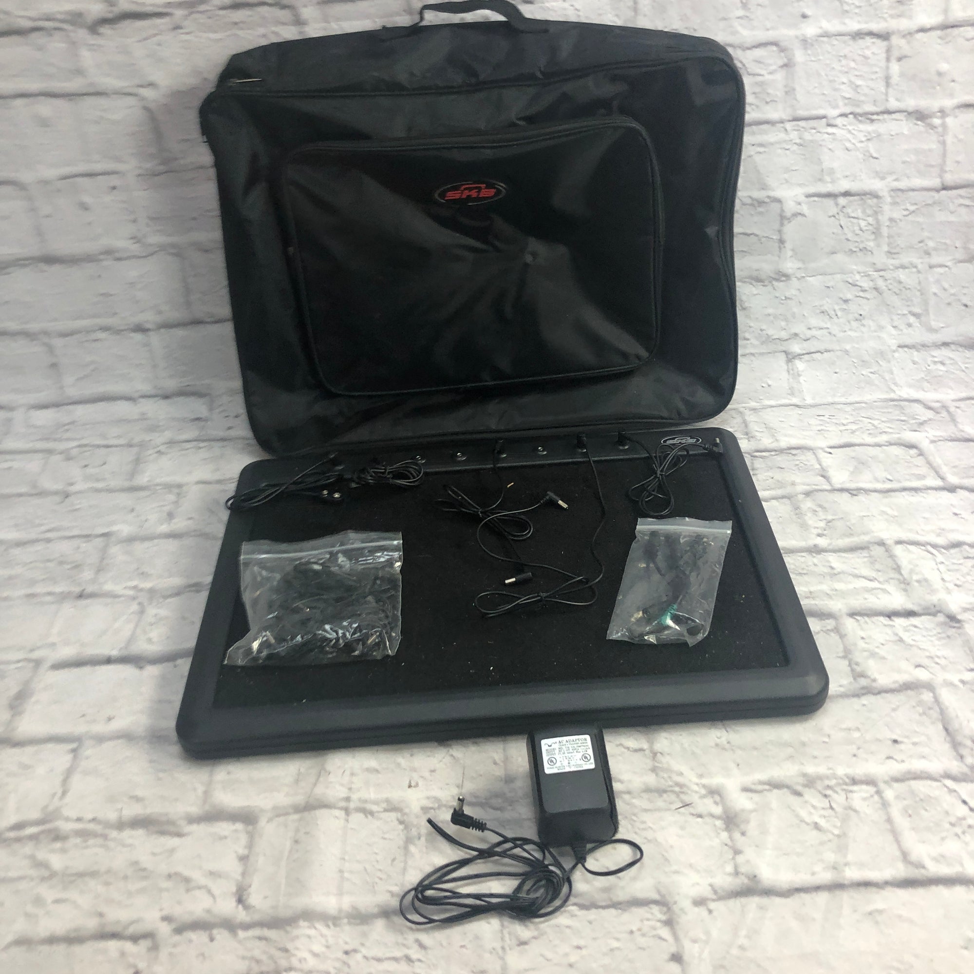 SKB PS8 Powered Pedal Board