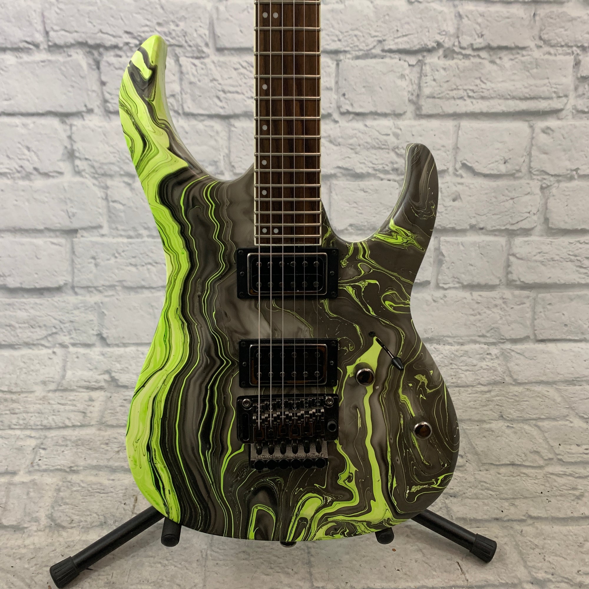 人気特価をすべて Electric Swirl Green Gladius Spear Guitar Music Evolution - ギター