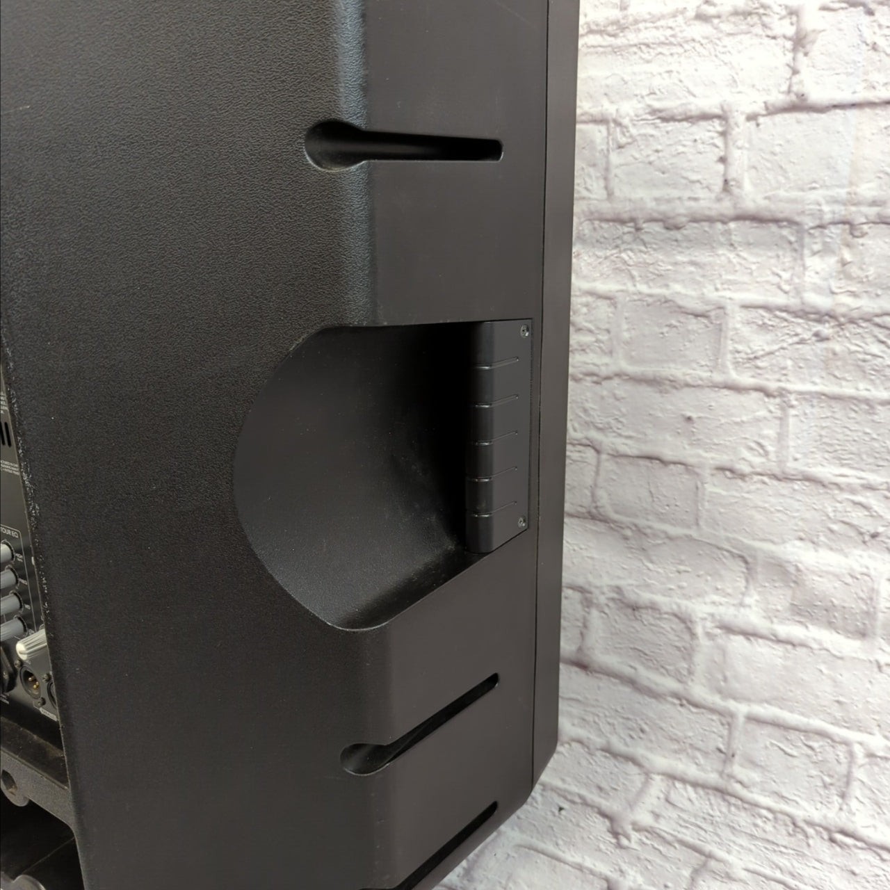 Mackie TH-15A Thump Powered Speaker