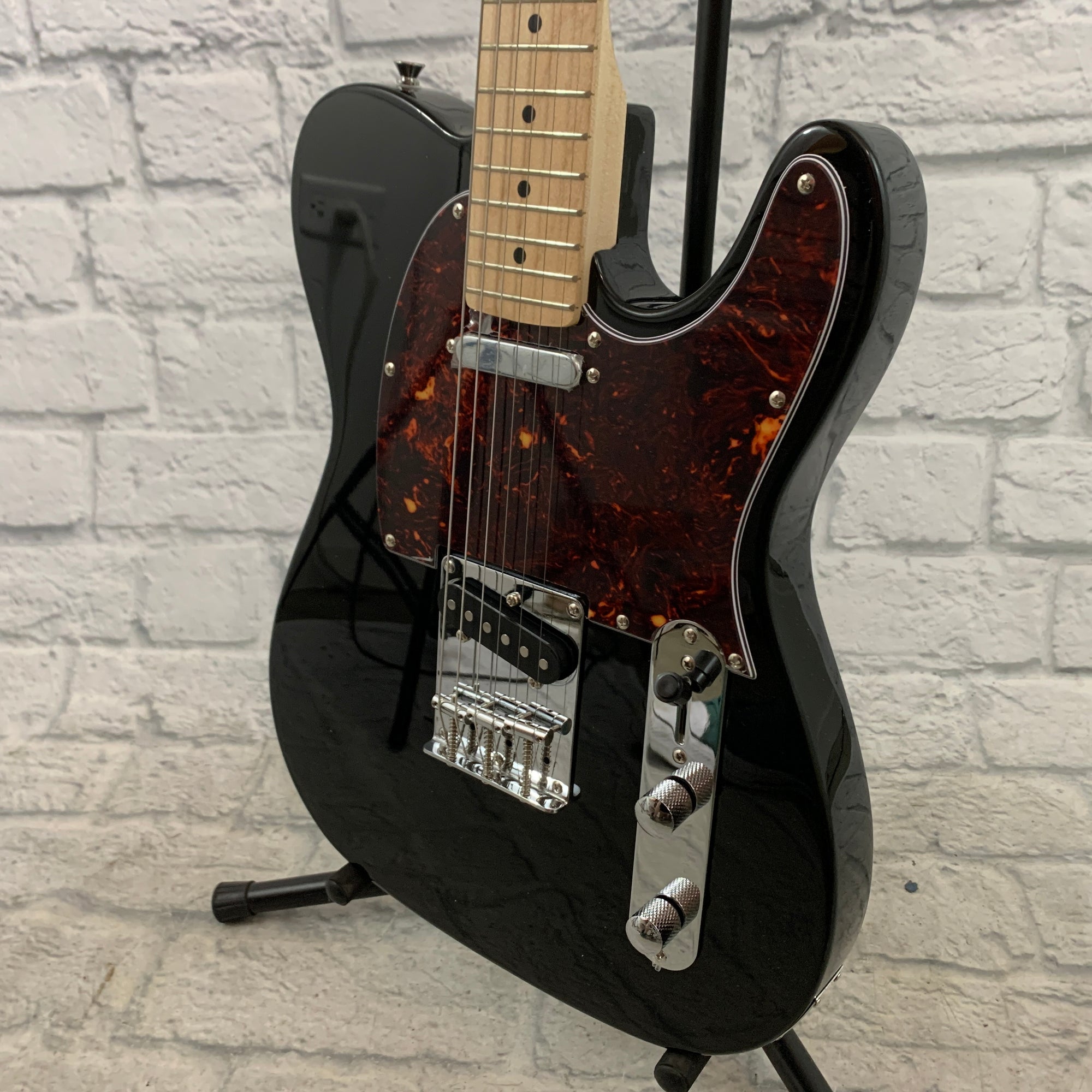 Nashville Guitar Works 125 Single Cutaway - Black, Maple Fretboard