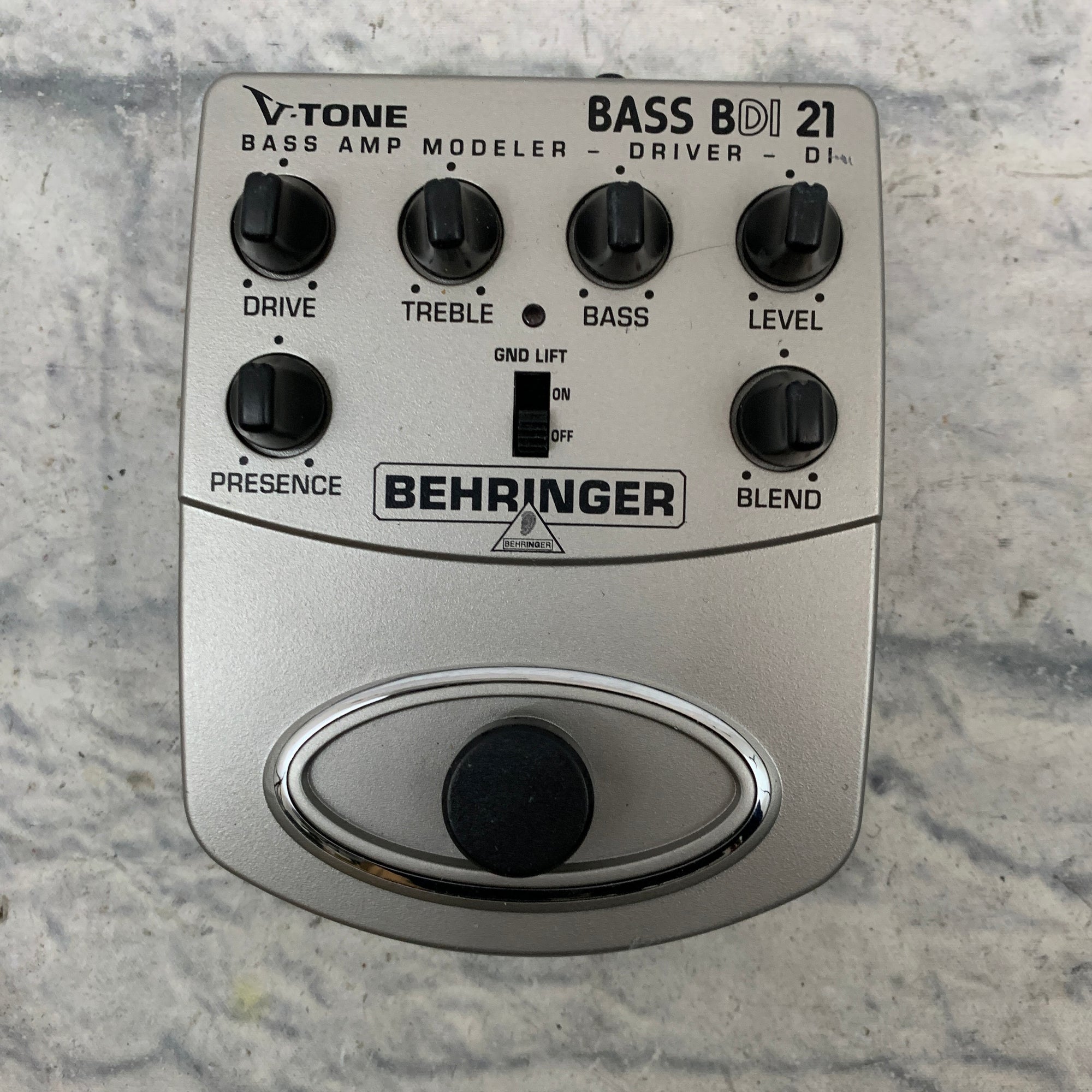 behringer bdi21 v tone bass driver di pedal Behringer V-Tone Bass Amp Modeler Driver DI BDI21