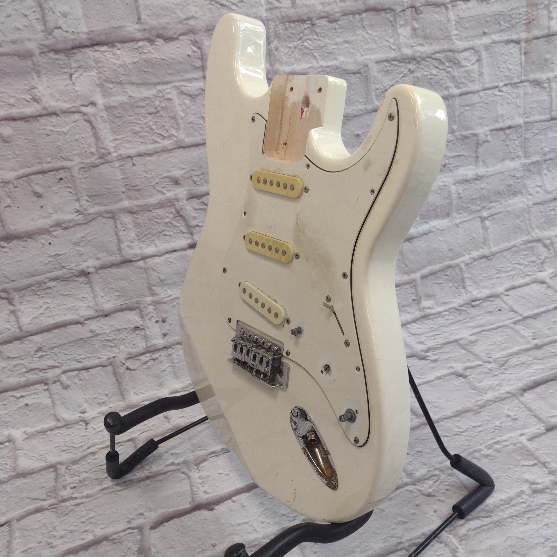 Unknown Olympic White Strat Body w. Pickguard