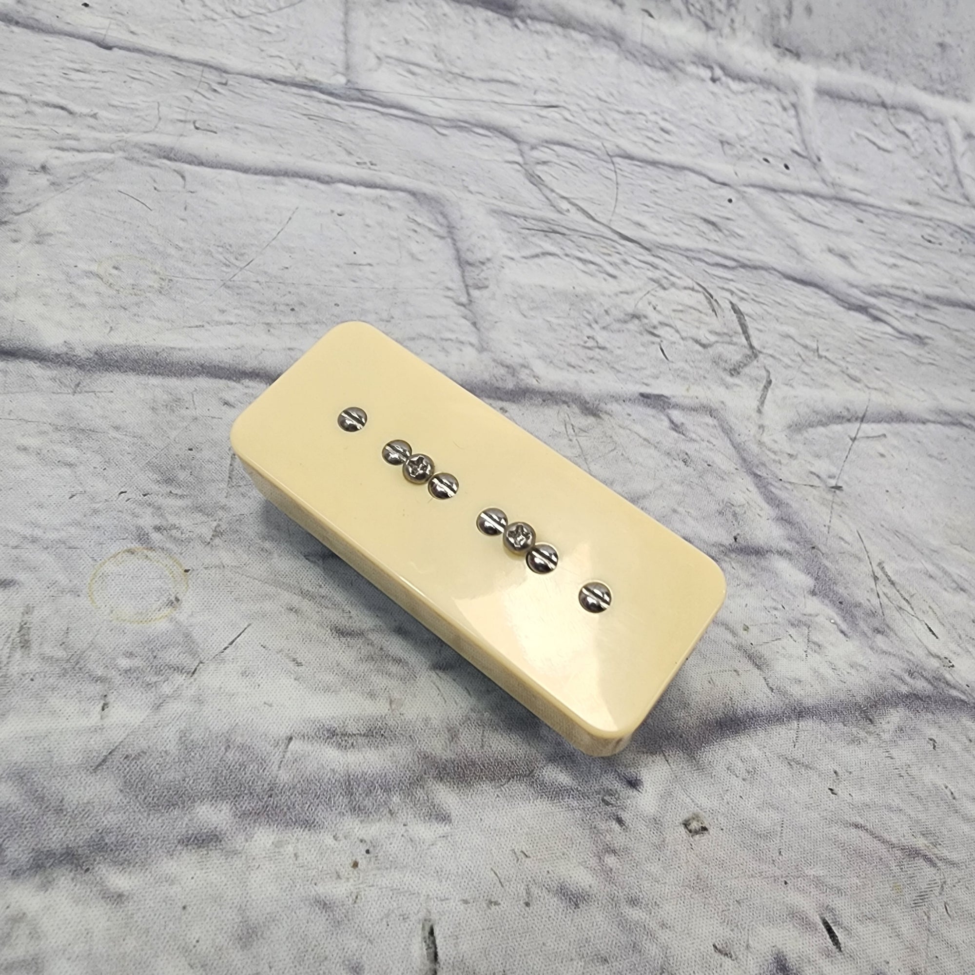 Unknown P90 Soapbar Pickup Cream Cover