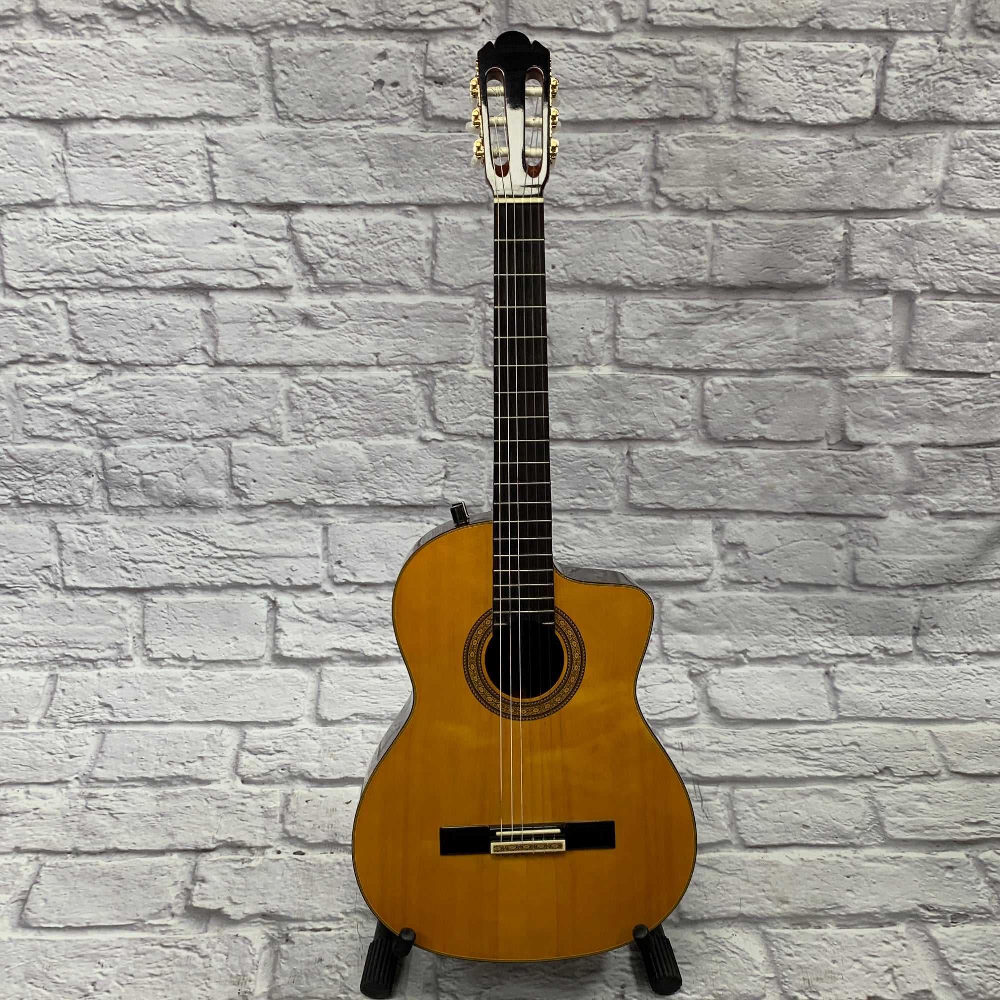 Takamine No. 7 Classical Guitar w/ Case - Evolution Music