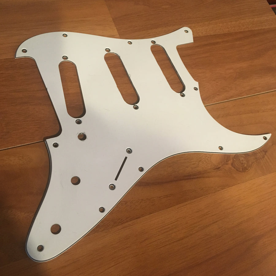 Strat Pickguard White (3 Single Slots)
