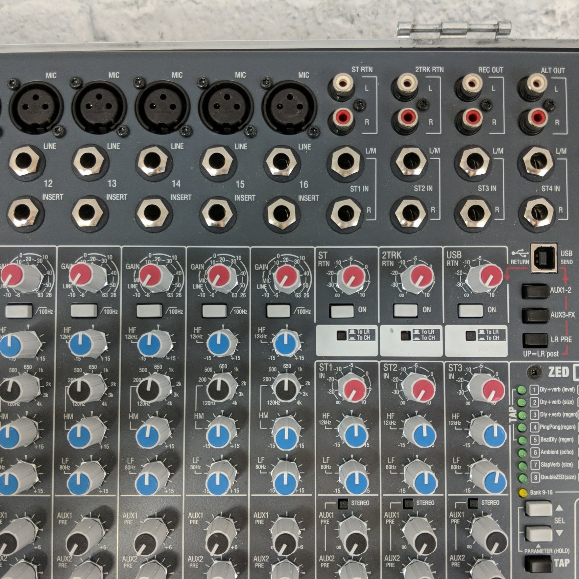 Allen & Heath ZED-22FX 22-Channel w/ Case