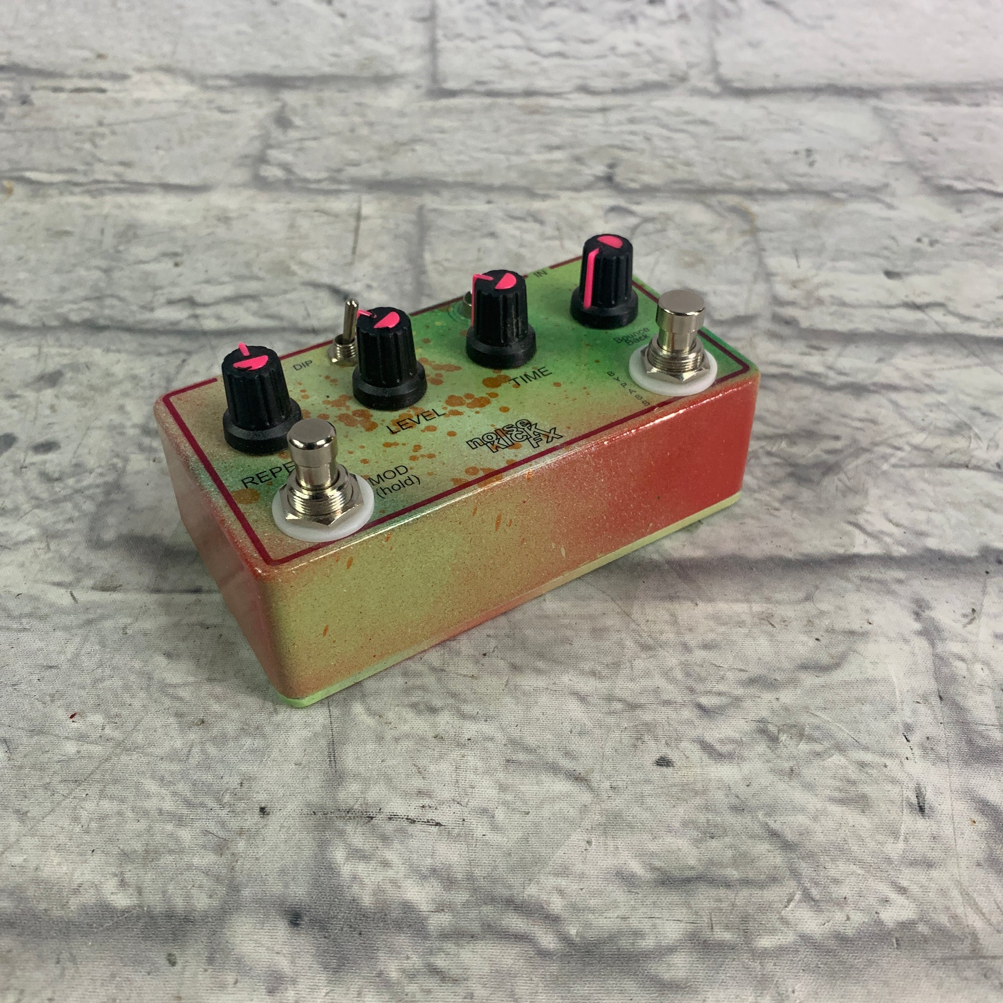 NoiseKICK FX Lime Time  Delay Pedal