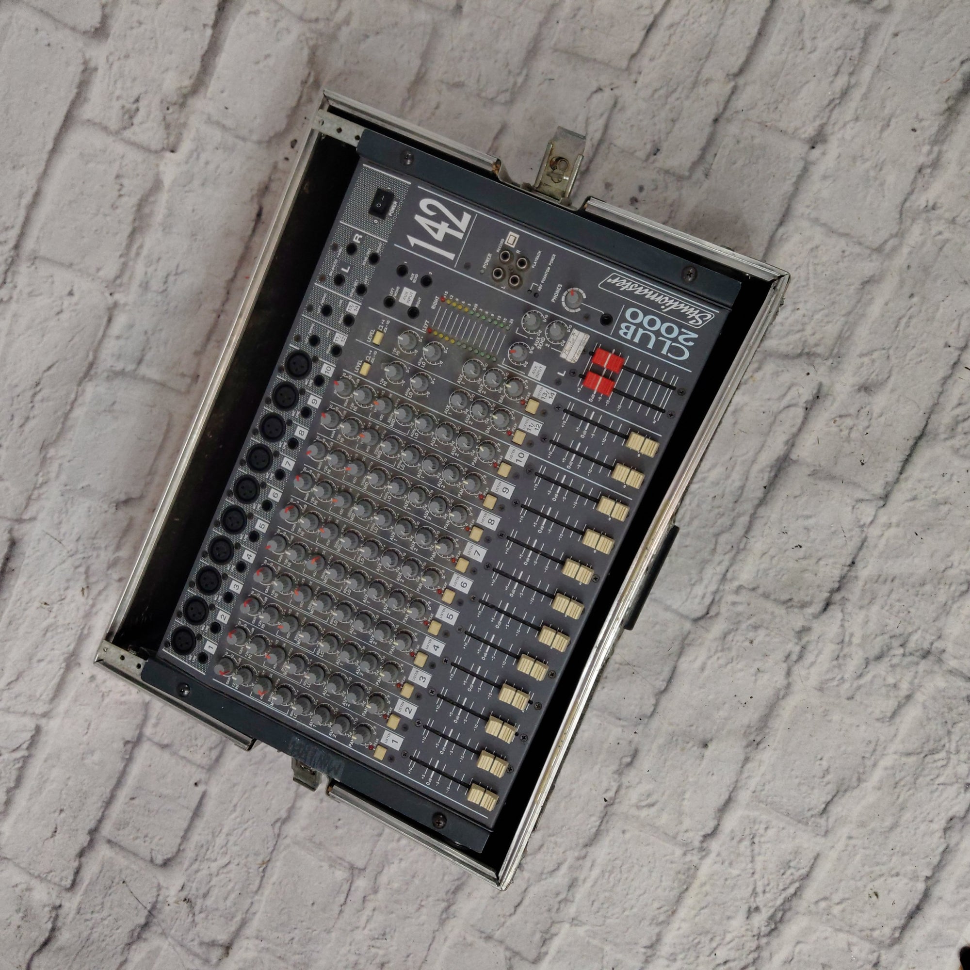 Studiomaster Club 2000 142 Mixer with Road Case