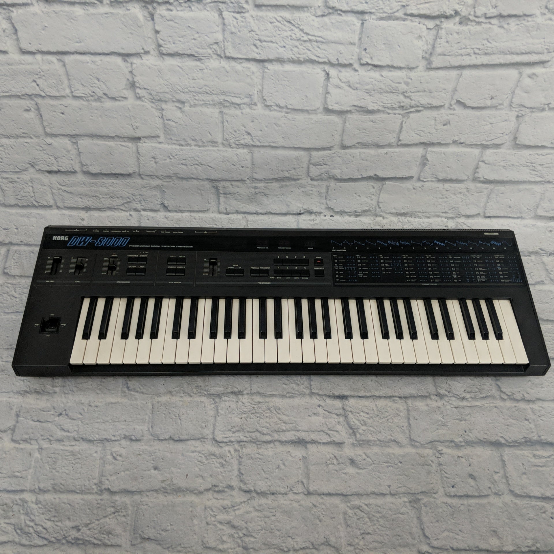 KORG DW-8000 デジタル波形シンセサイザー KORG DW-8000 Digital Waveform Synthesizer (1985) - YouTube