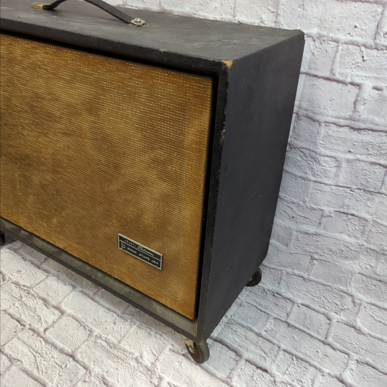 Silvertone Solid State 150 6x10 Guitar Cab