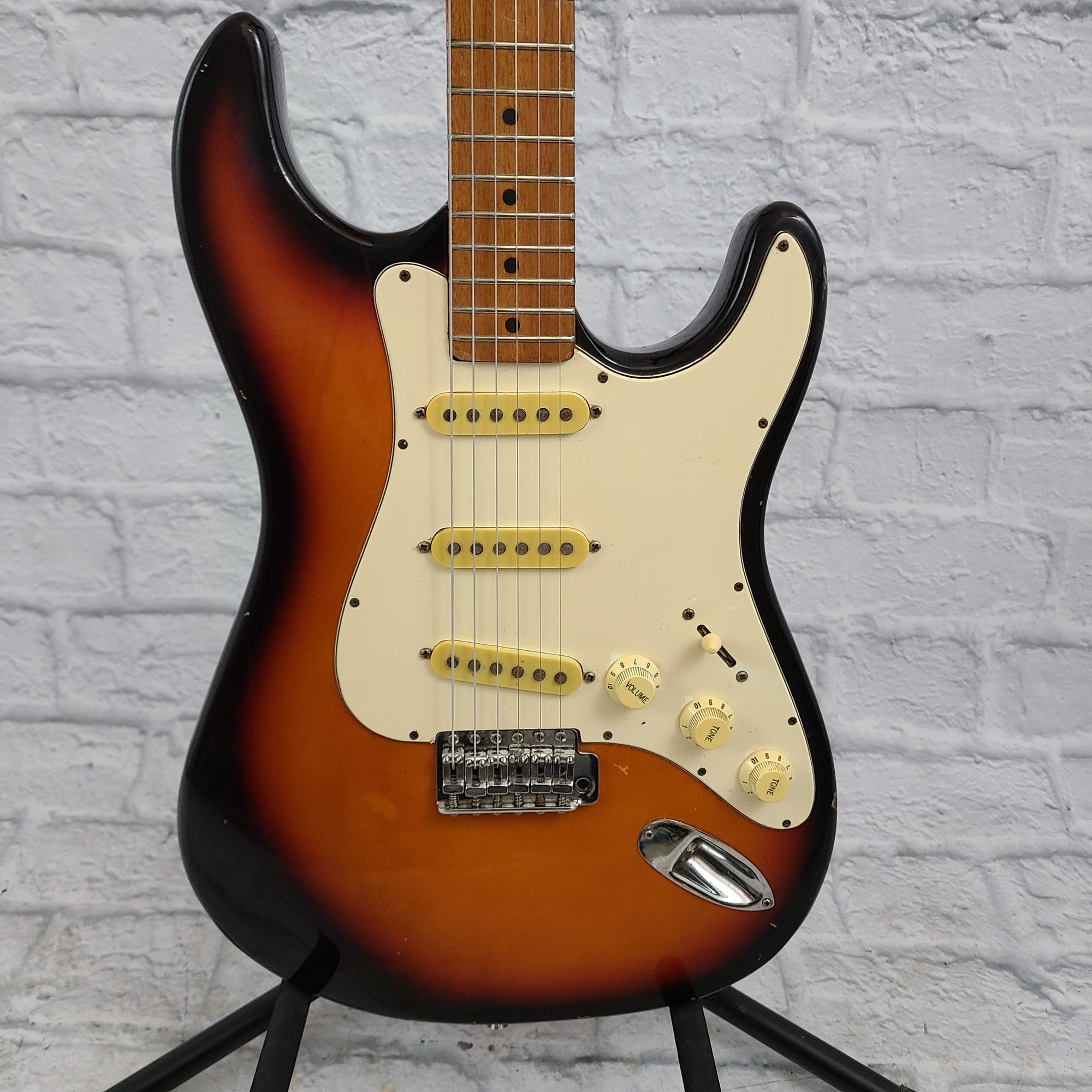 Harmony ST-801 Strat Electric Guitar Sunburst