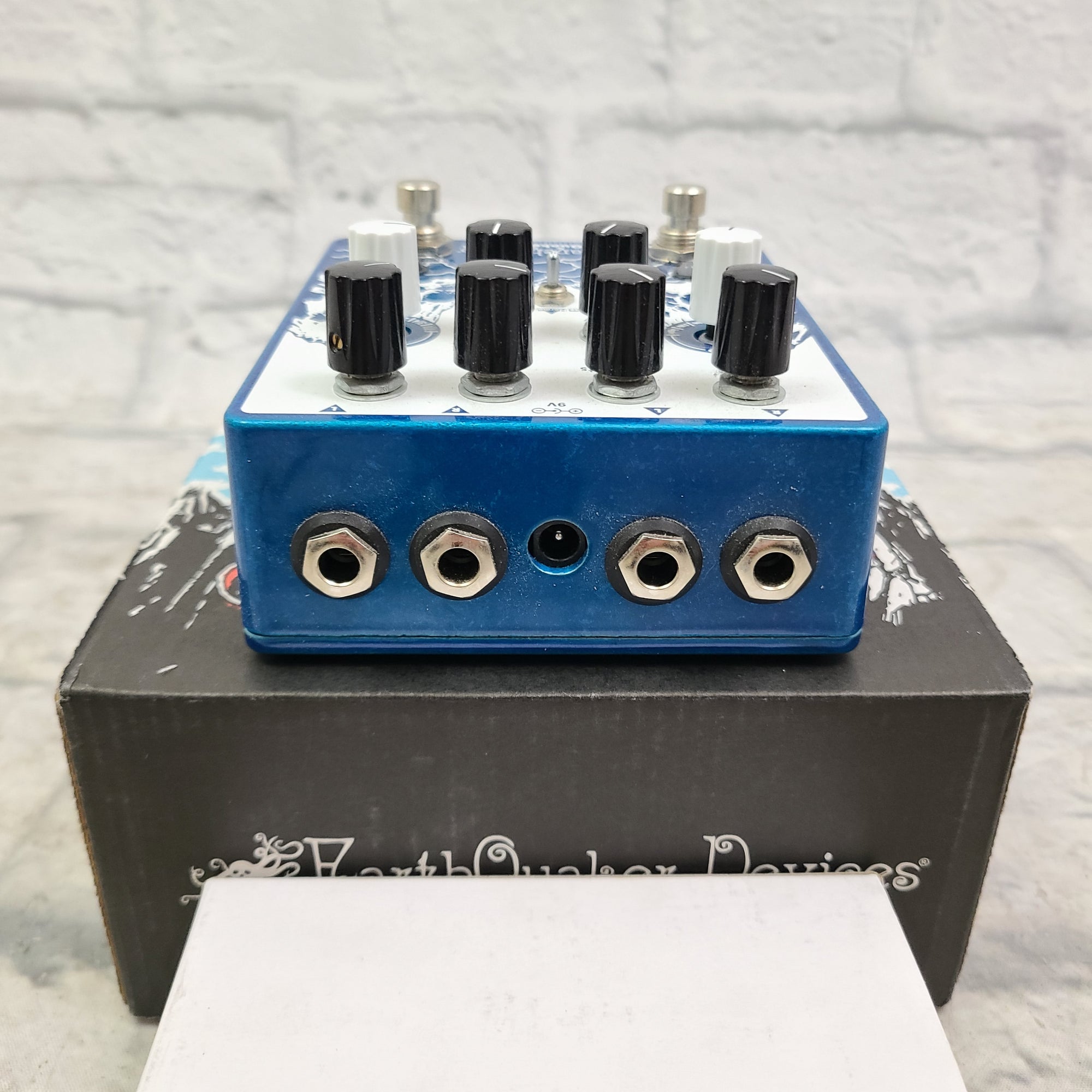 EarthQuaker Devices Avalanche V1 reverb and Delay Reverb