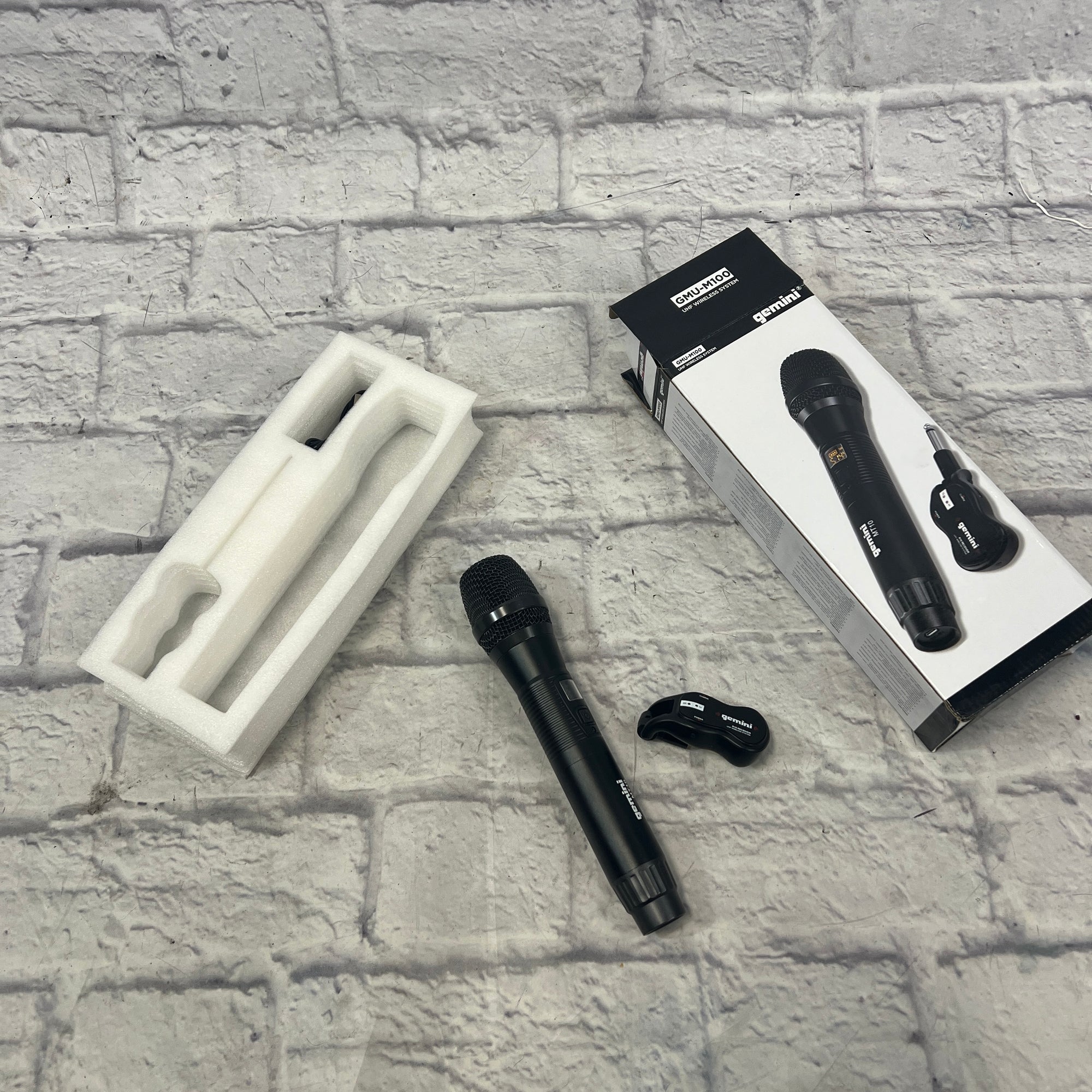 Sistema Microfono Wireless GEMINI GMU-M100 UHF - Ricarica USB, Plug And Play, Espandibile