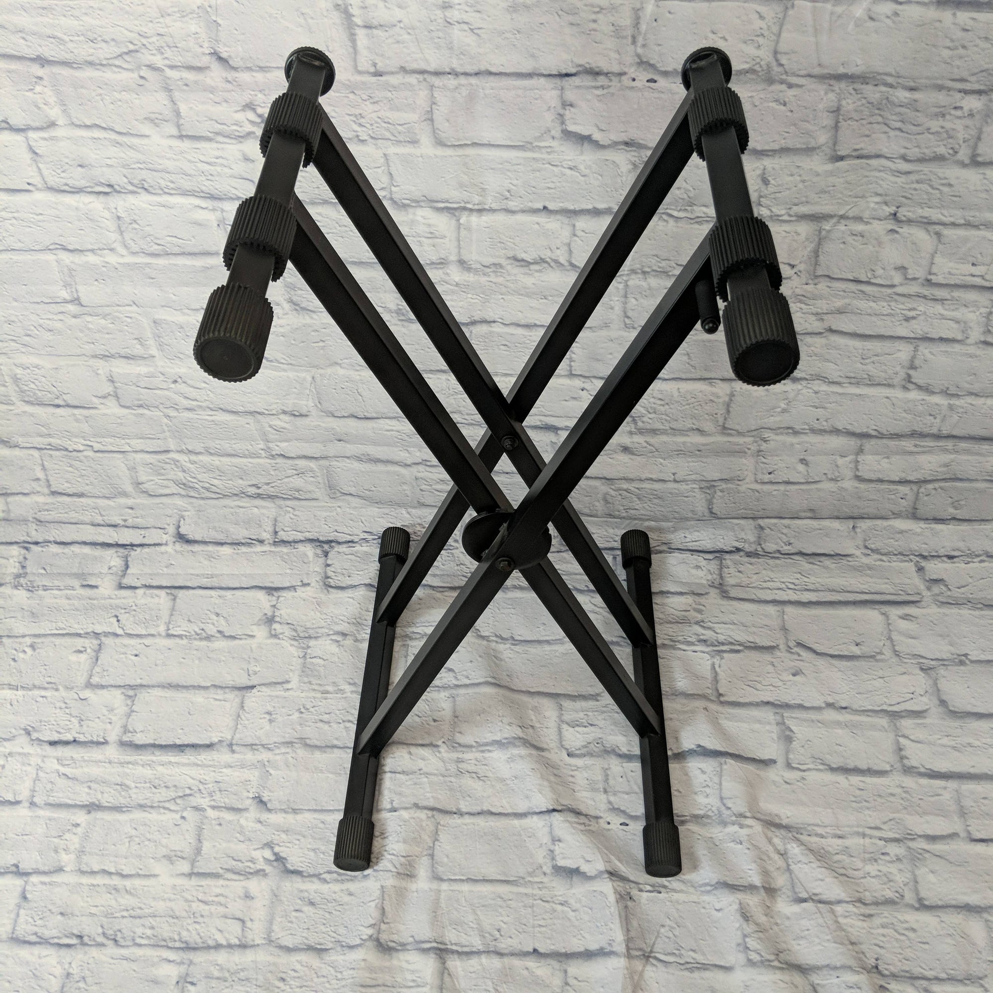 No Name keyboard stand