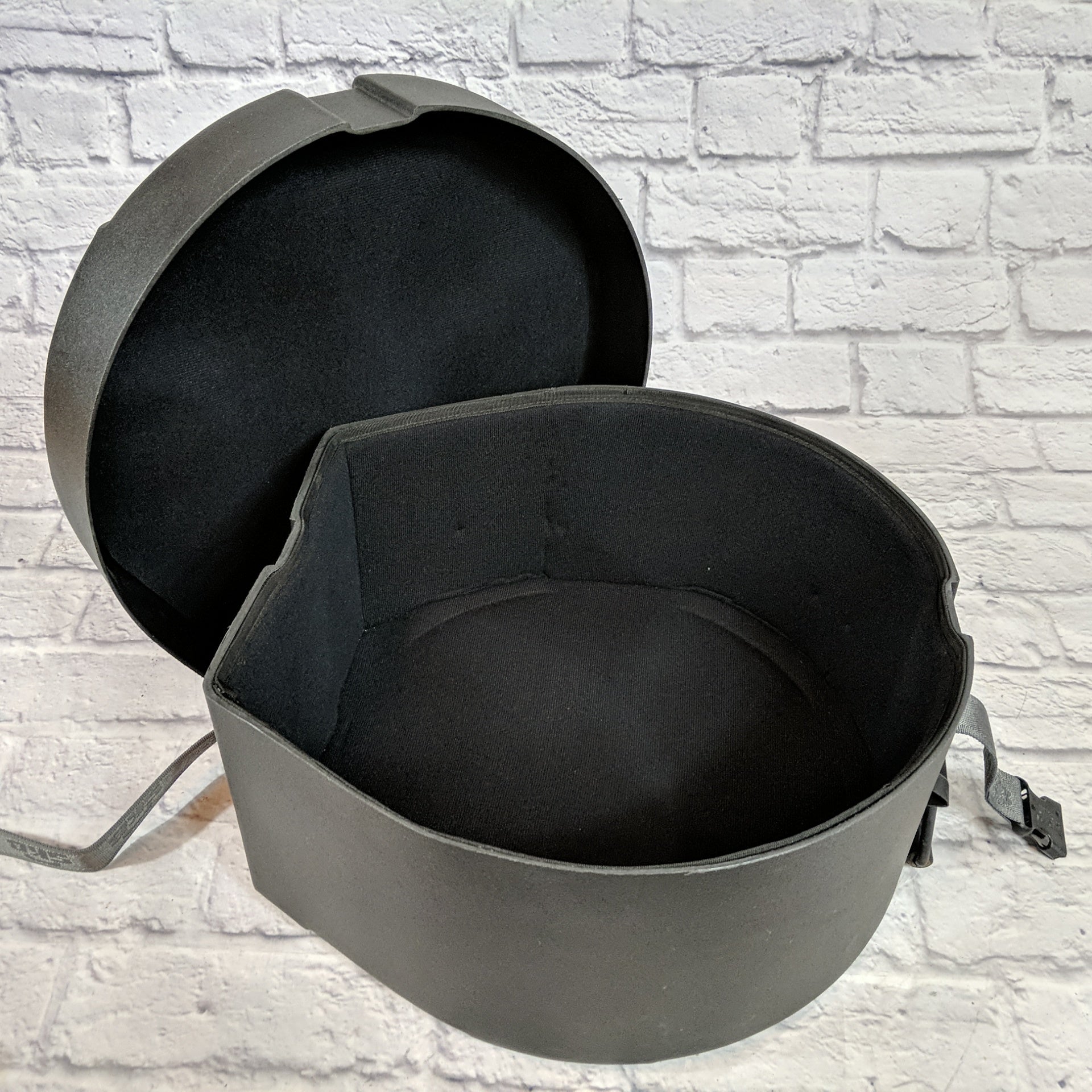 SKB Roto-X Molded 16 x 8" Snare Hard Case with Padded Interior