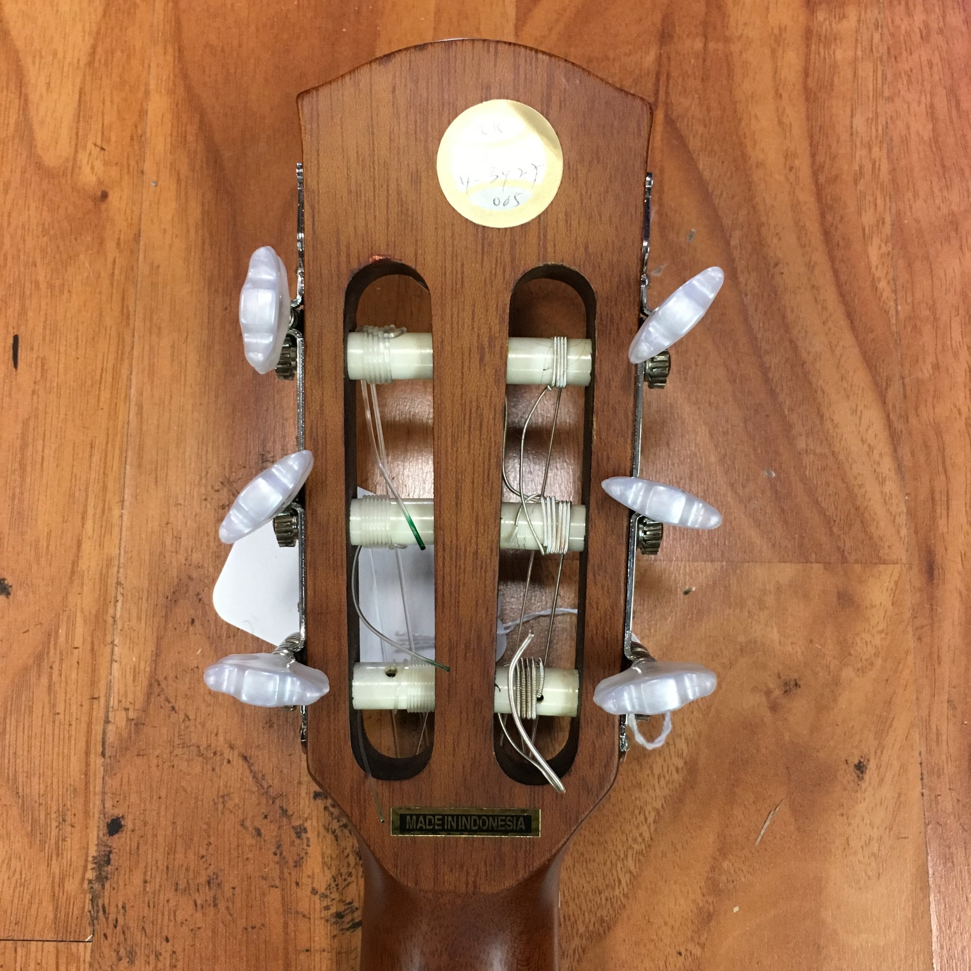 ** Squier MC-1 Short Scale Classical Guitar