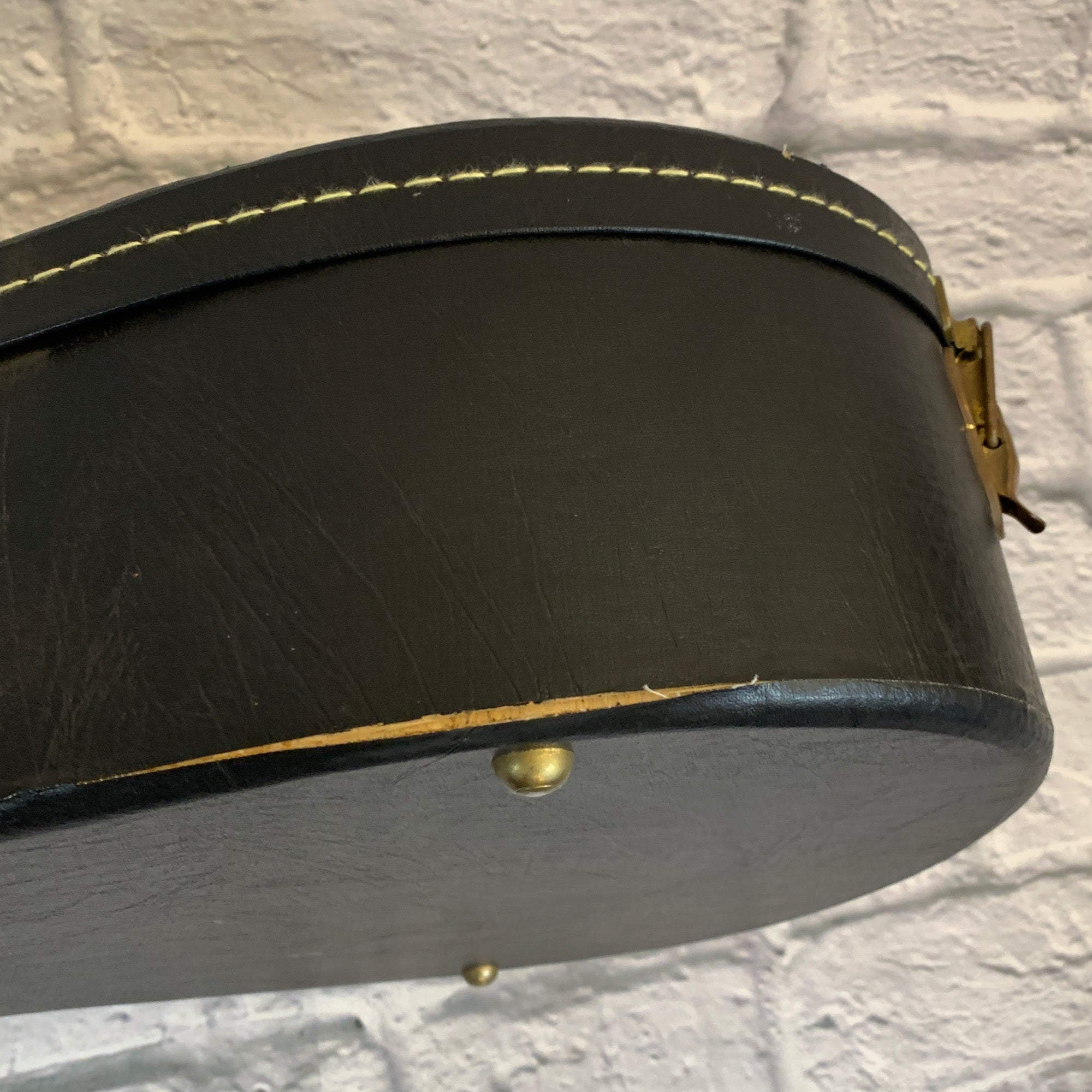 Unknown Acoustic Guitar Hard Shell Case