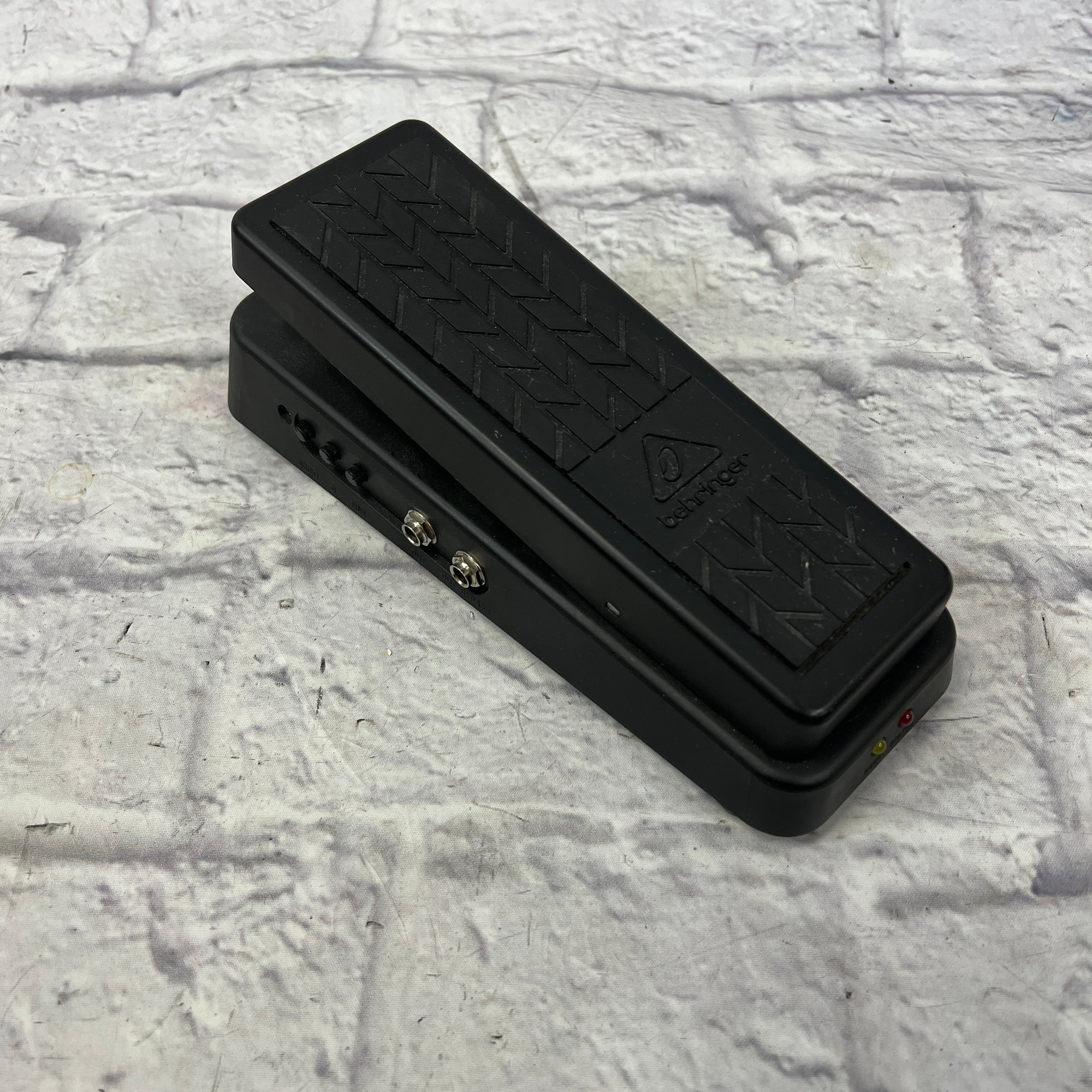 Behringer Hellbabe Wah Pedal