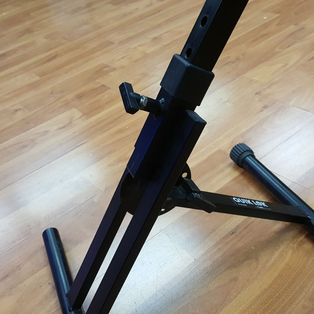 Quik Lok Amp Stand