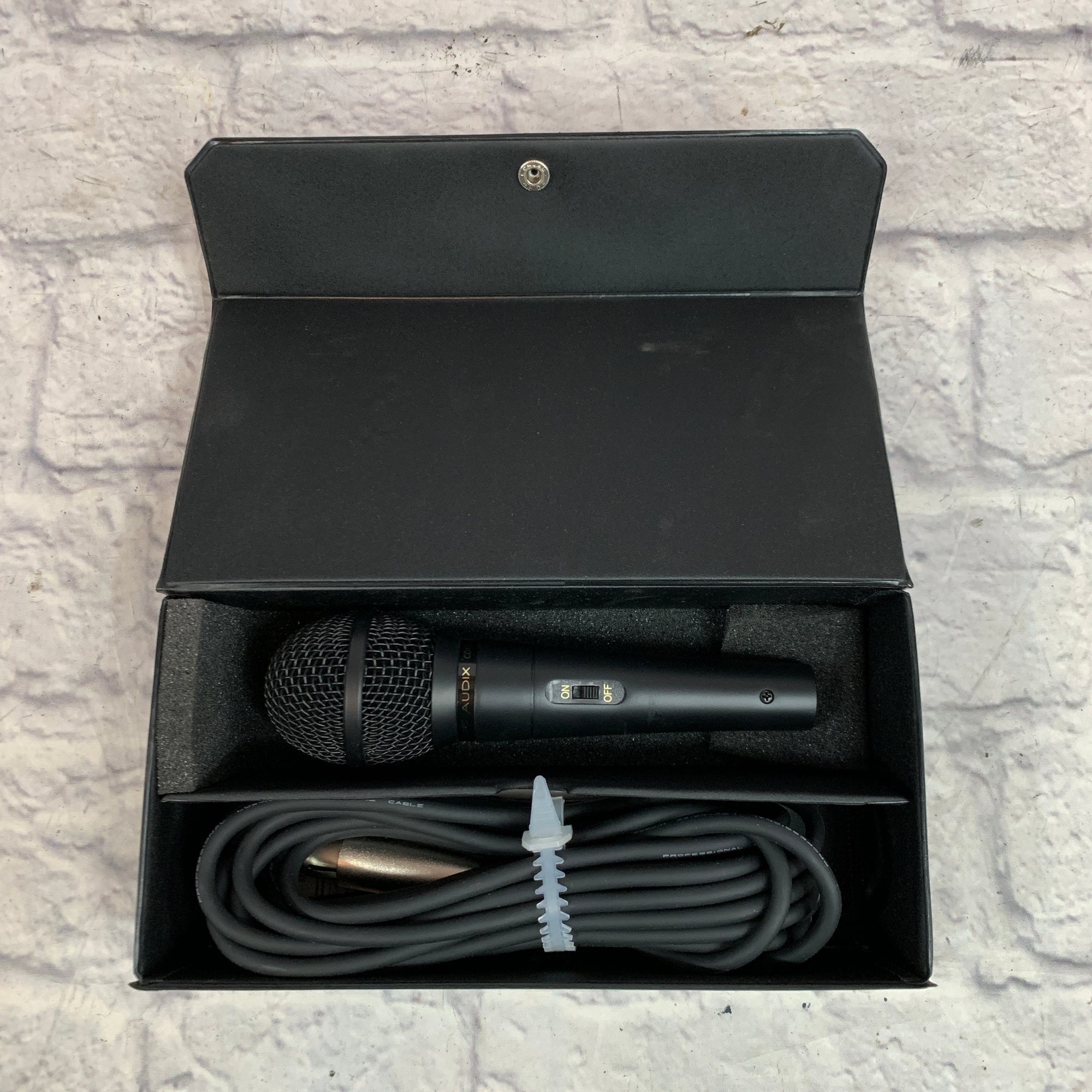 Audix CD-11 Vocal Microphone with XLR cable and case