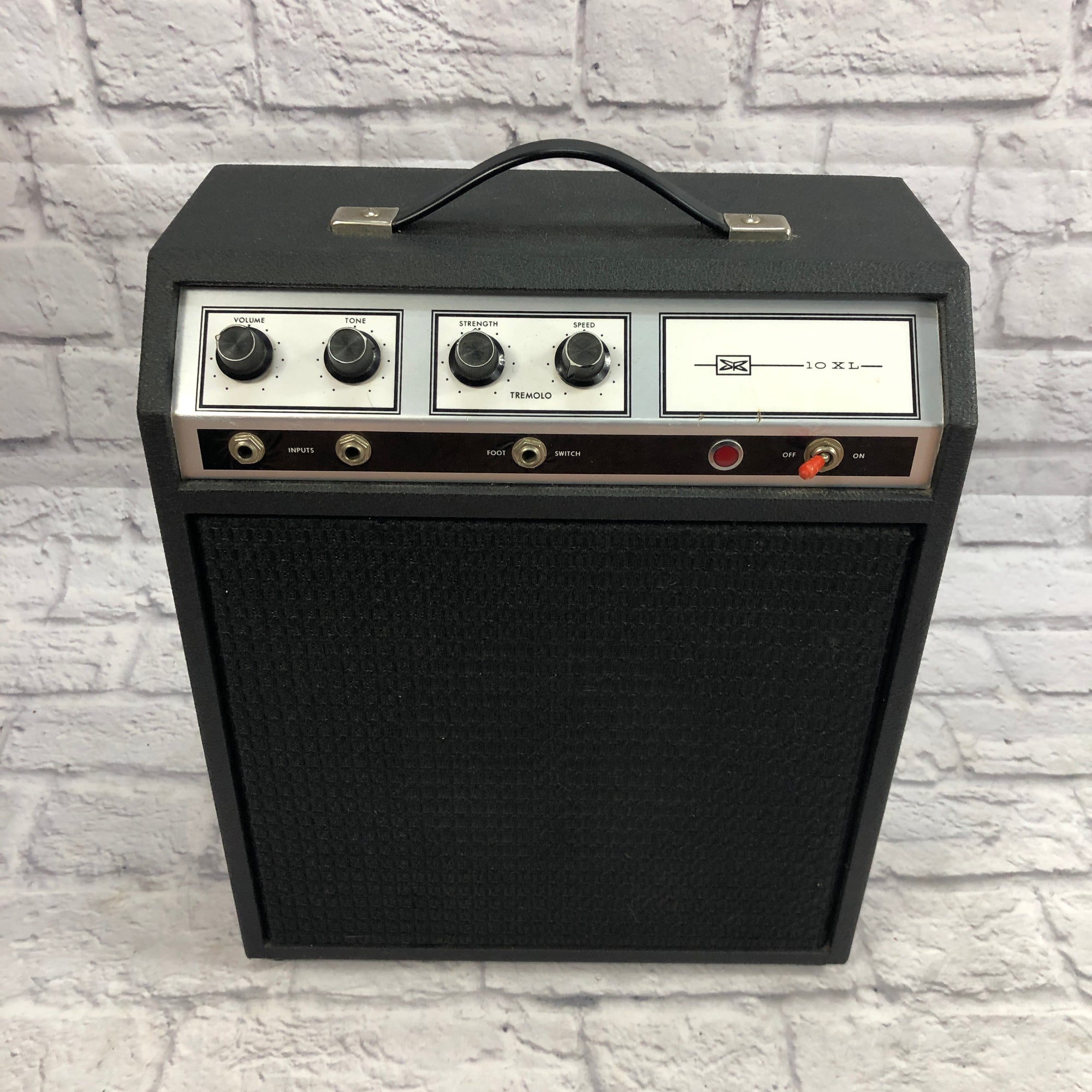 Vintage 1960's Silvertone 10XL Combo Guitar Amp