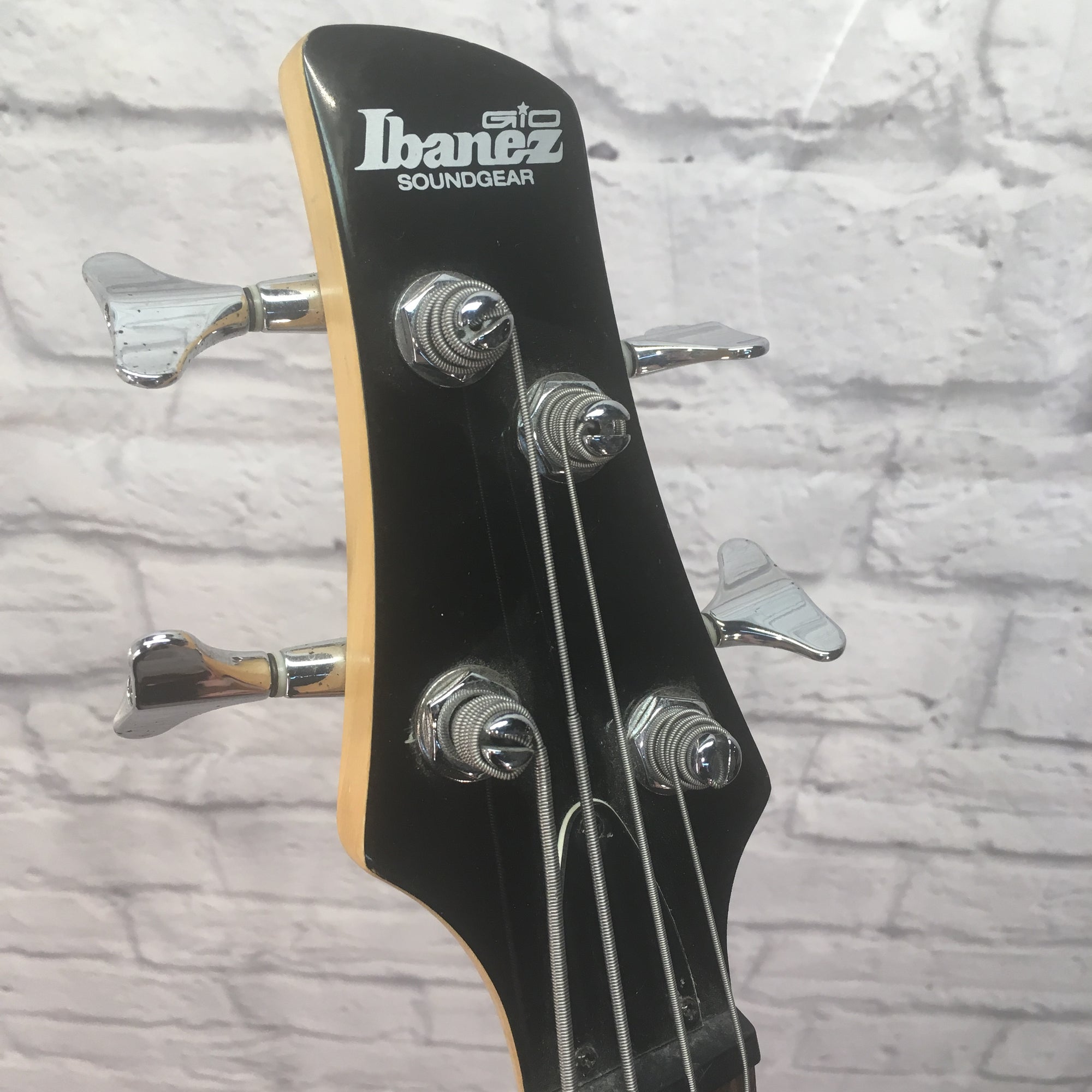 Ibanez Gio GSR 200 4 String Bass (Red) w Hard Case