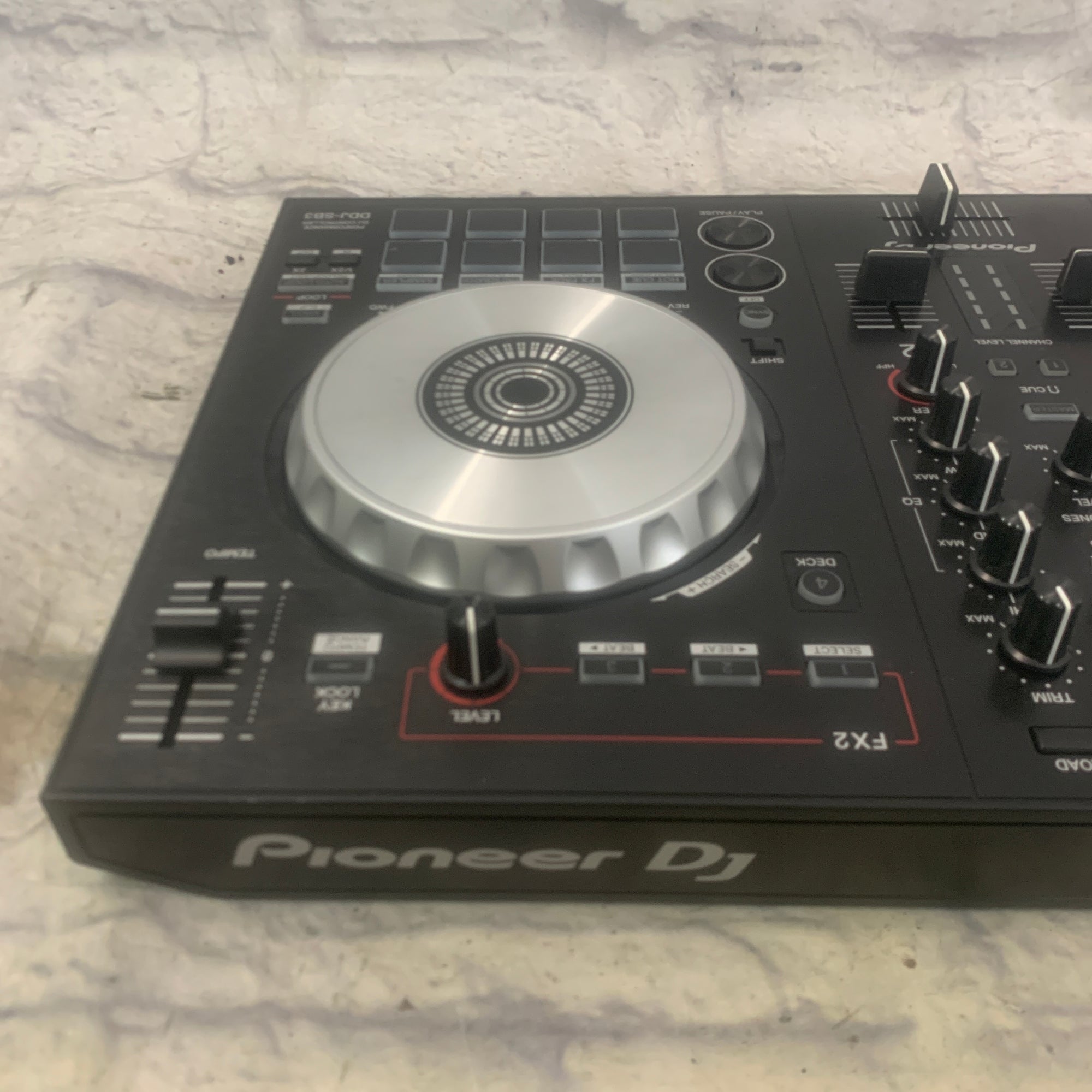 Pioneer DJ DDJ-SB3 2-Channel (Serato) DJ Mixer