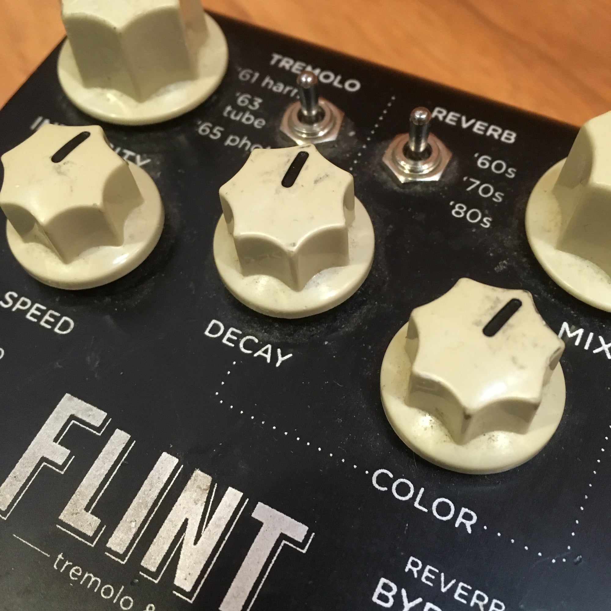 flint pedal Strymon Flint Tremolo & Reverb pedal