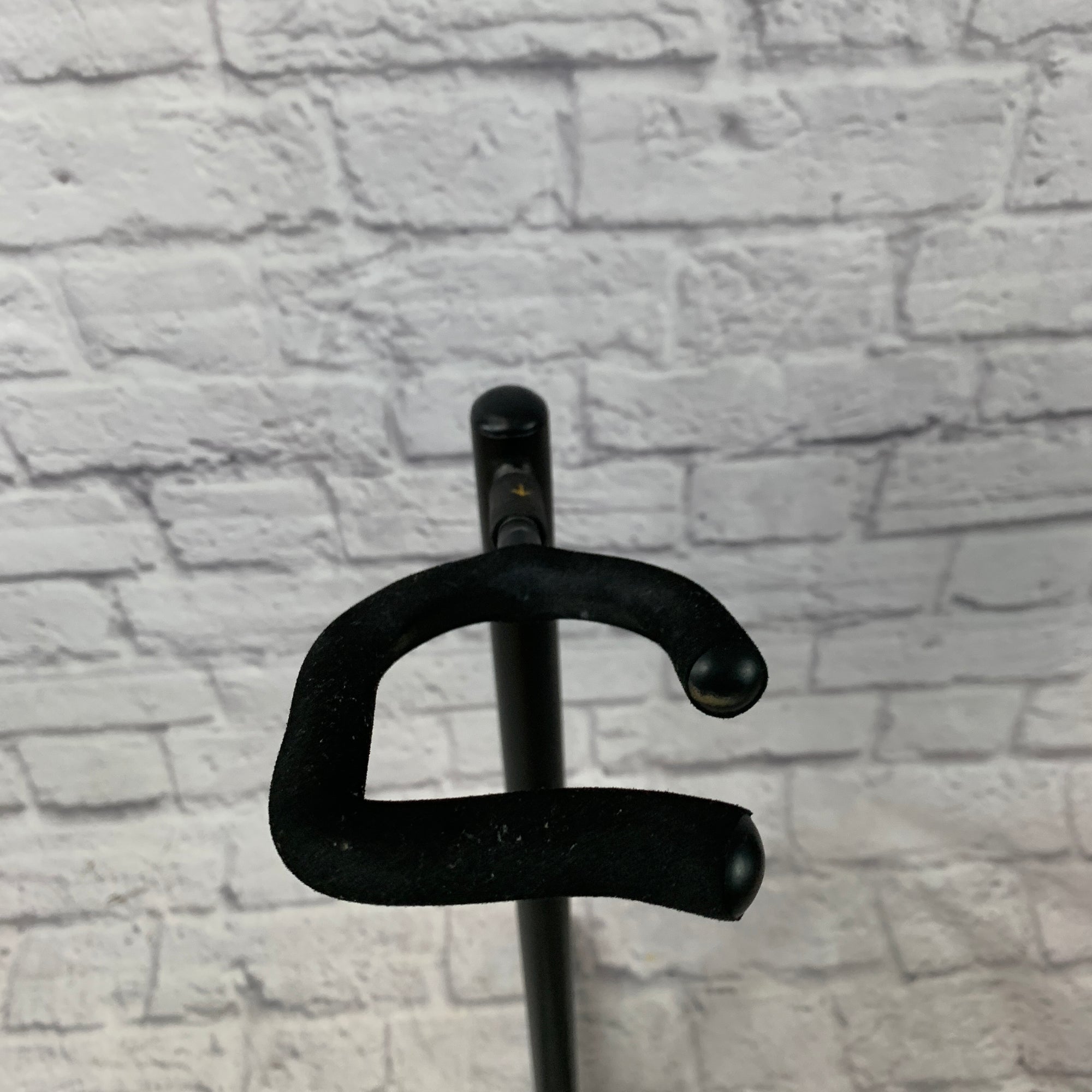 Hercules Deluxe Ultra Sturdy Shock Absorbing Tripod Guitar Stand