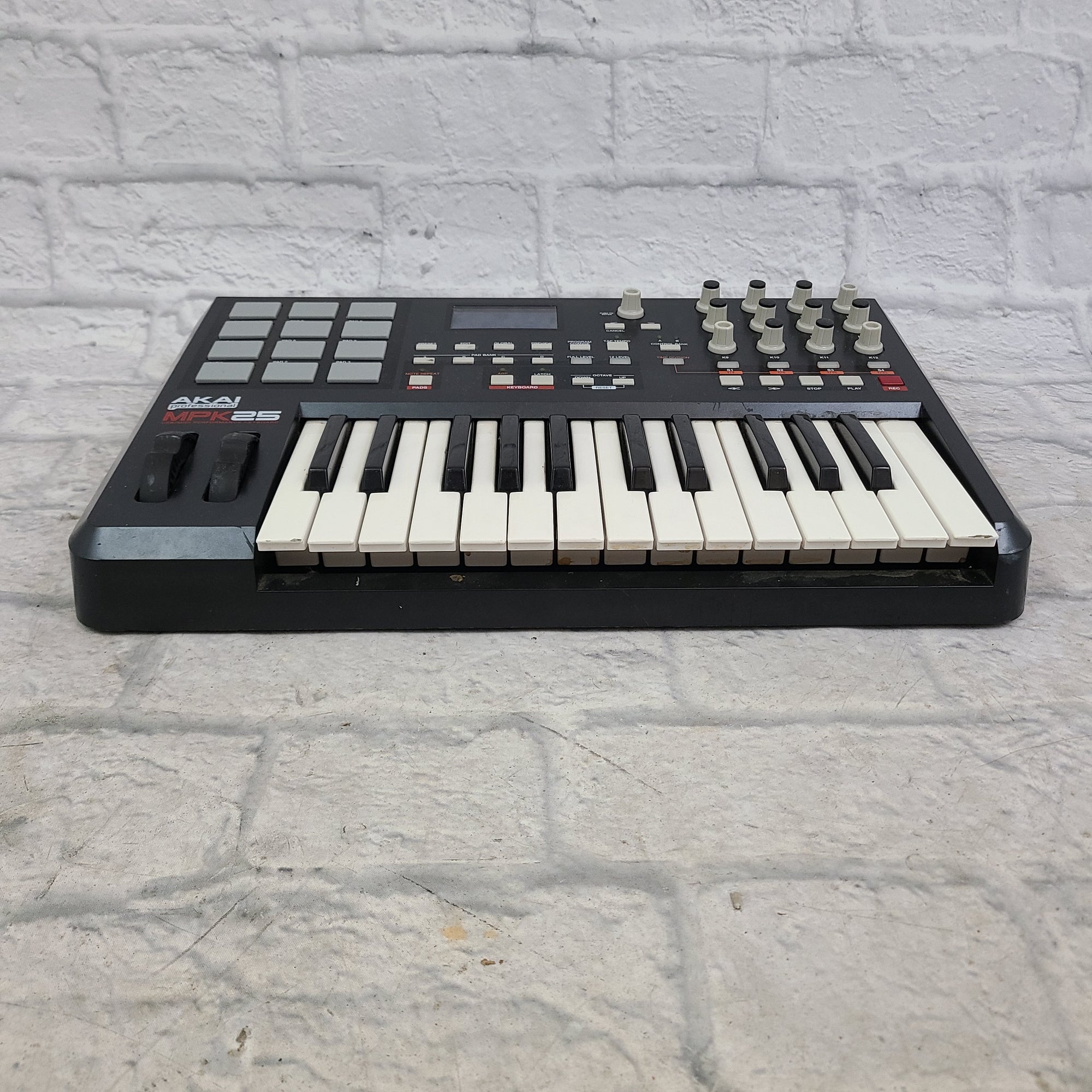 Akai MPK 25 Midi Controller - Evolution Music